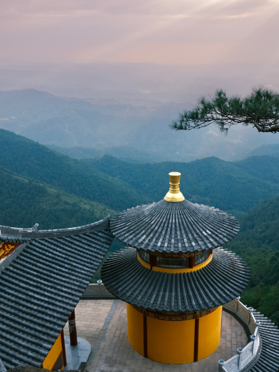 梅州游玩7215俯瞰整个梅州景色的最佳地!