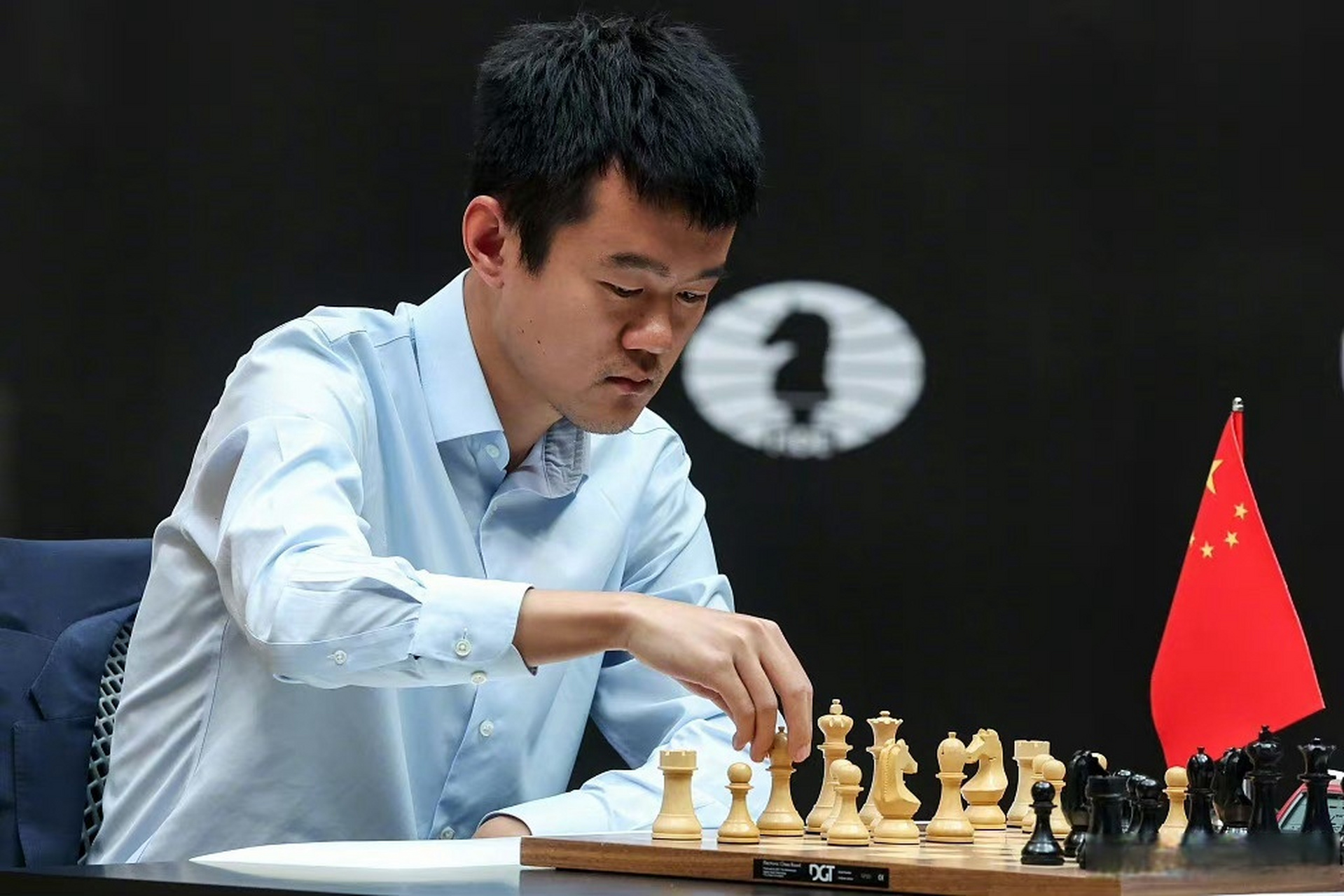 在2023年国际象棋世界冠军赛,中国棋手丁立人在快棋加赛中,2