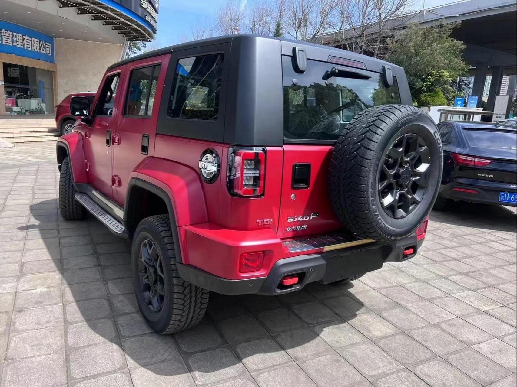 北京bj40 荣耀版 155800  2.0柴油四驱 非承载式车身 真野