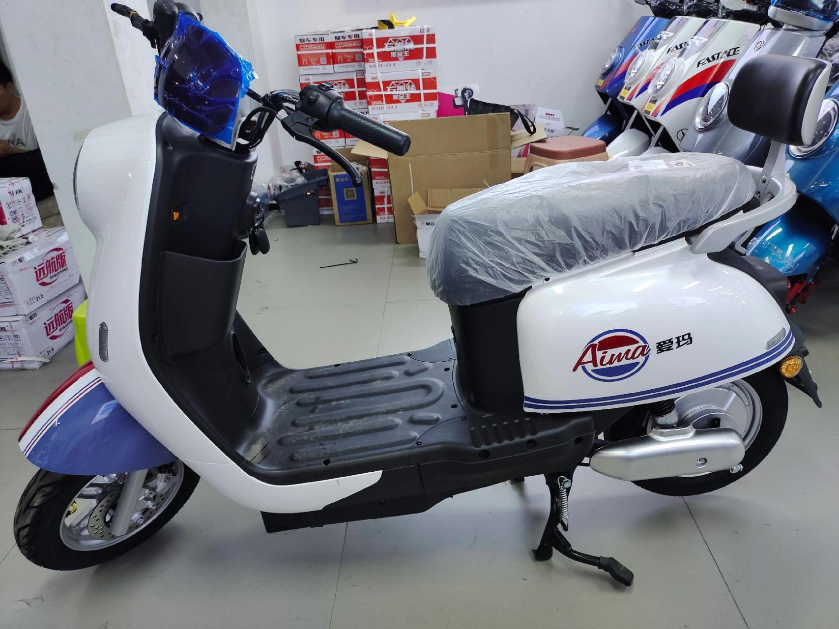 南宁电动车,爱玛欣橙q169靠背款 续航100,落地时速50~55,72v石南