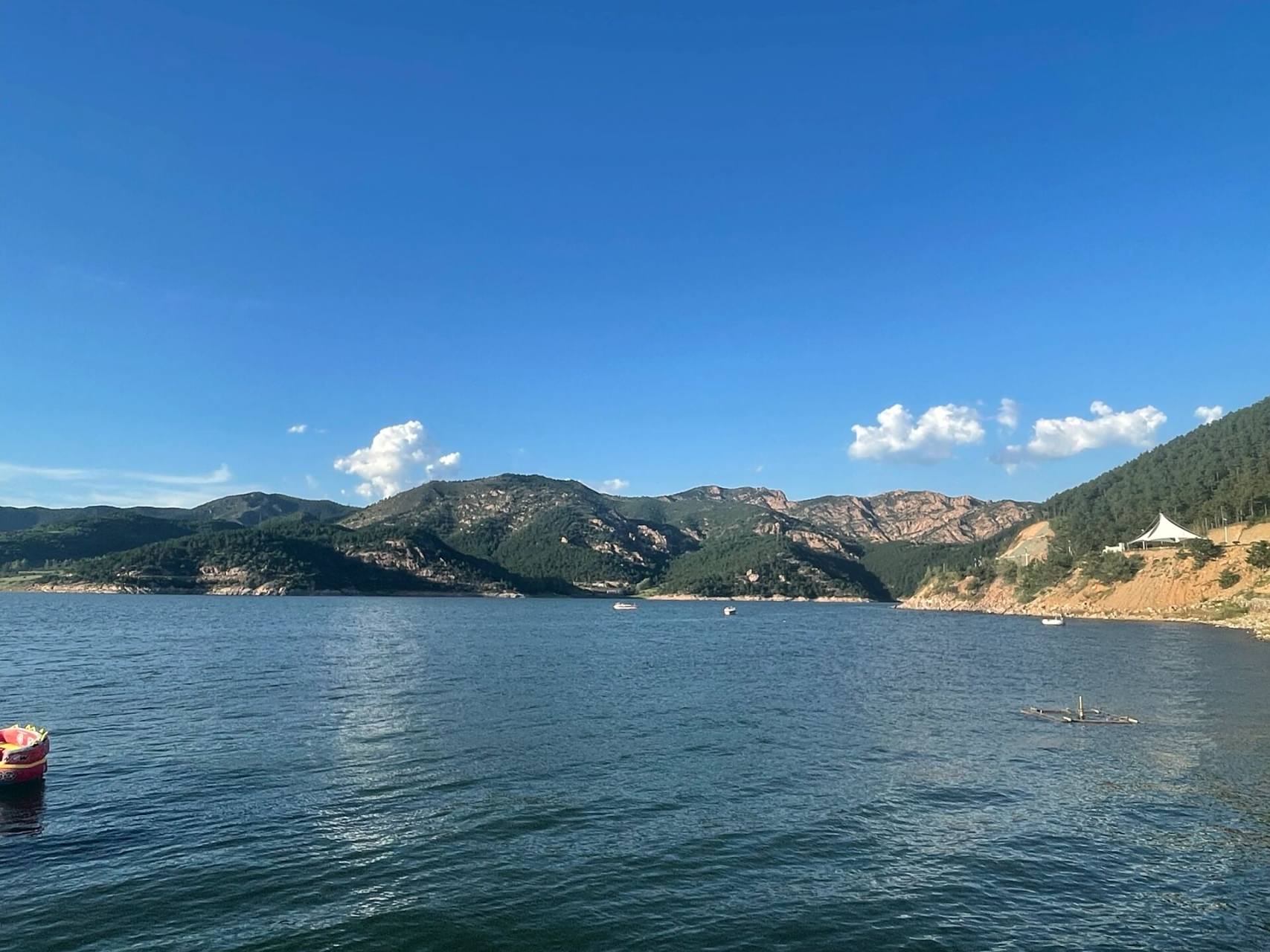 赤峰宁城紫蒙湖太阳岛 时间:花费2-3小时即可逛完全景区 	 门票:船票