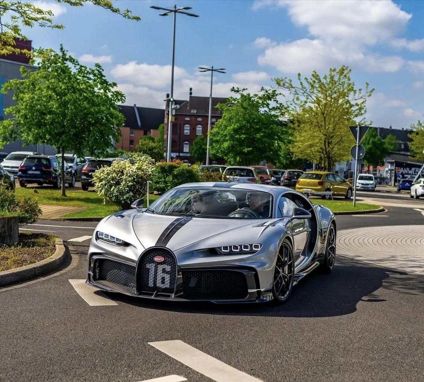 布加迪chiron pur sport 这银色是真帅啊