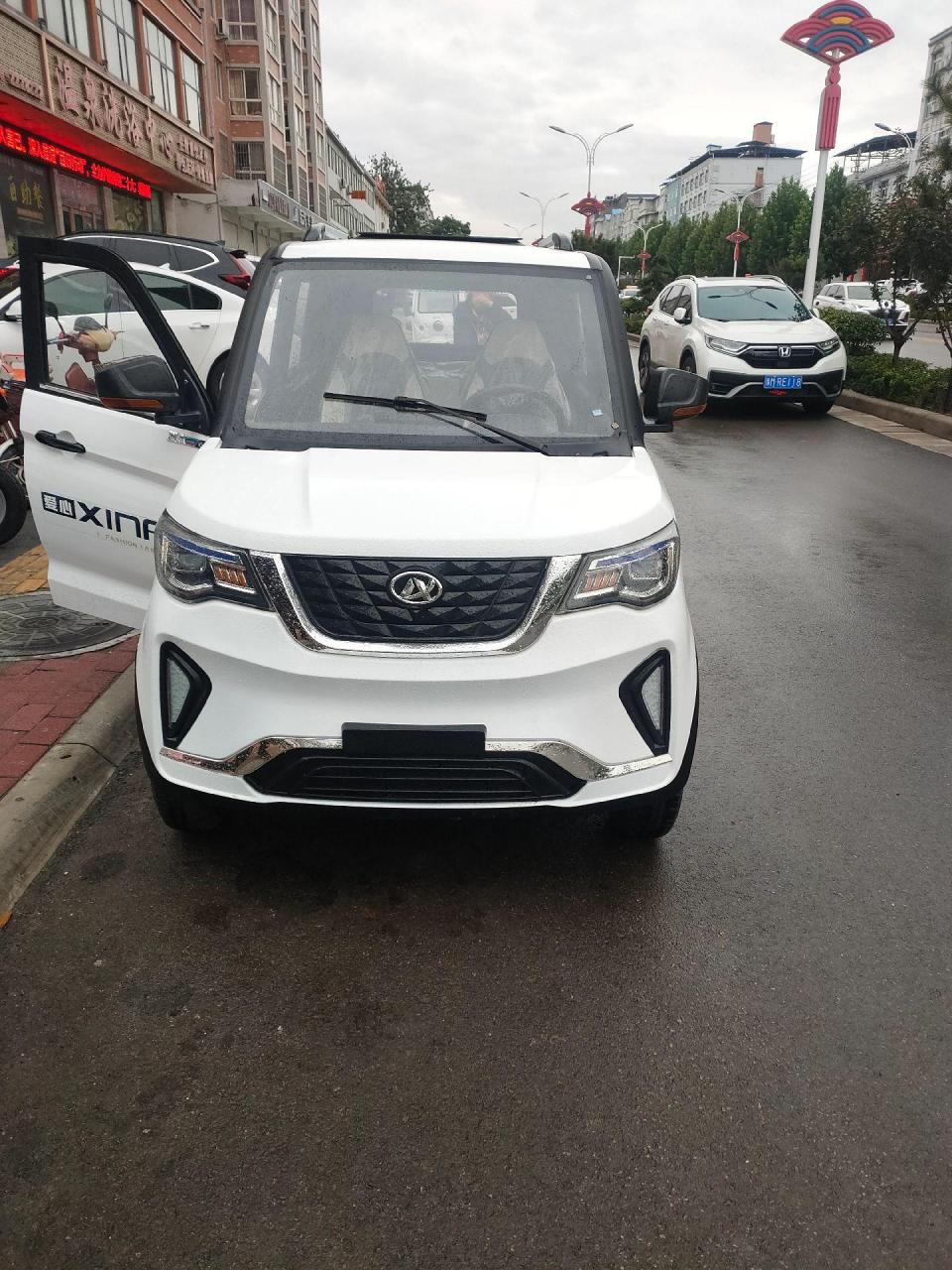 新到心爱牌四轮电动车一台.锂电池!续航八十公里左右!四轮碟刹!