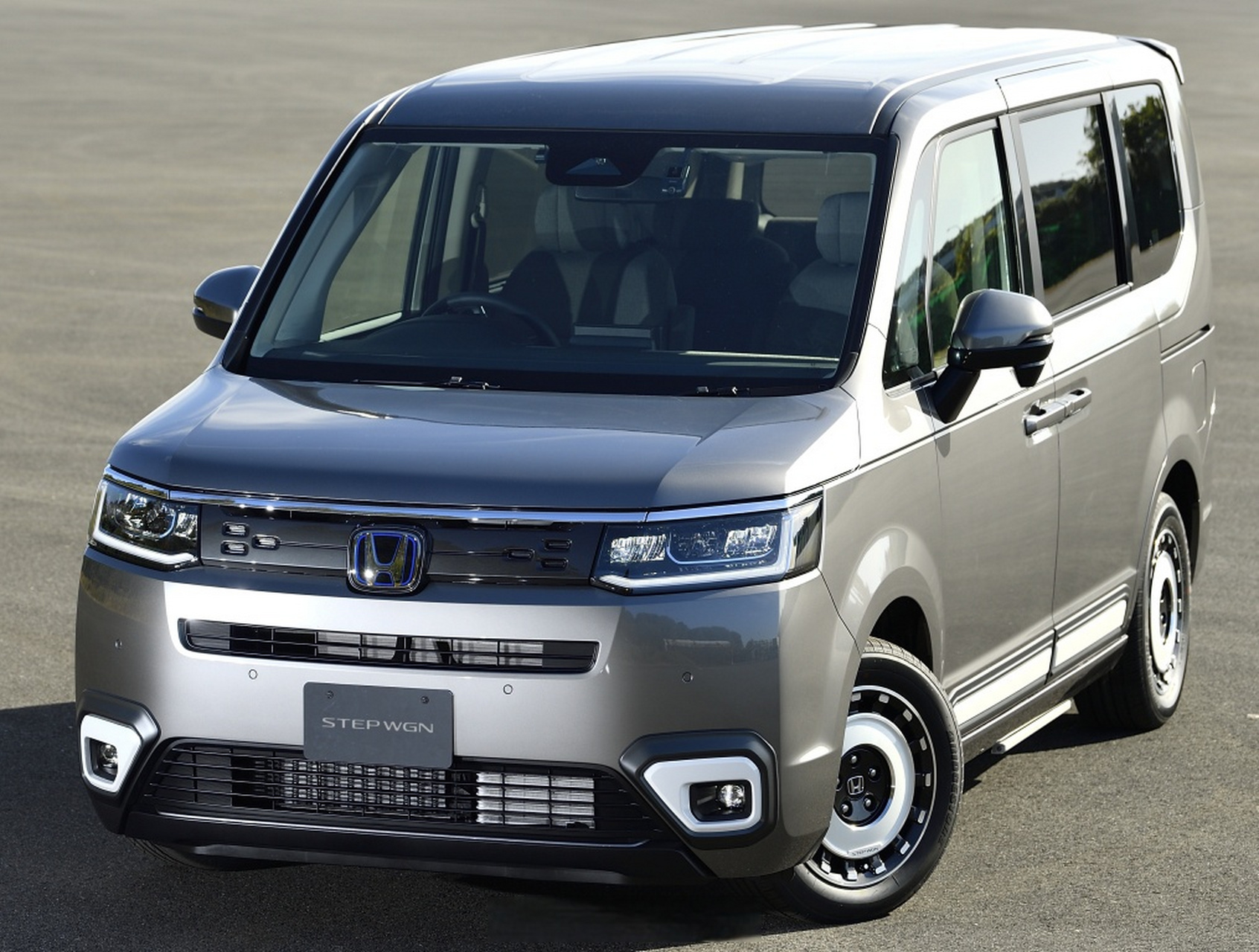 2022款本田step wgn e:hev air版本,有一说一哈,挺有个性,但是