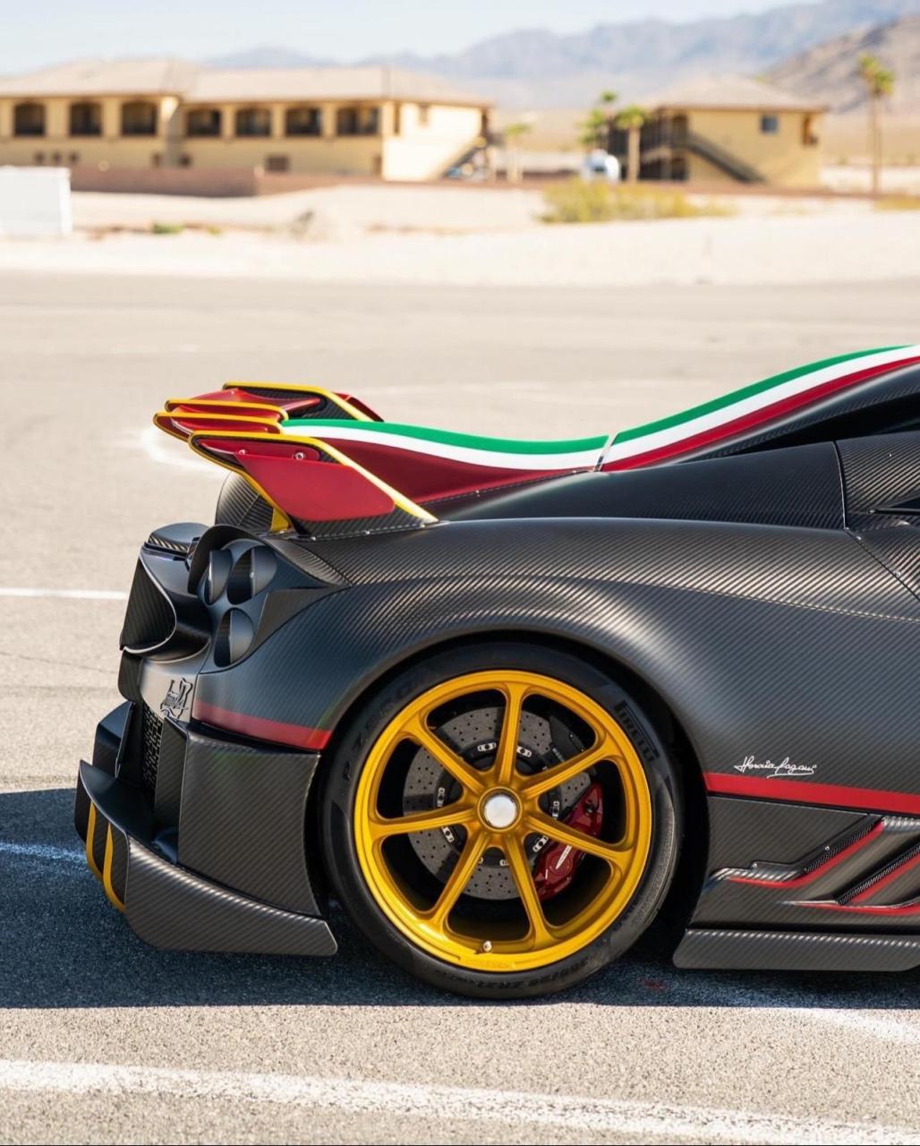 帕加尼·伊莫拉,将重量节省到新的高度,引入了acquarello light,这是