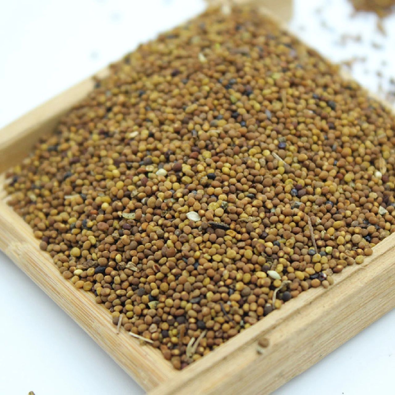 菟丝子的功效与作用 滋补肝肾,固精止泻,安胎明目 菟丝子具有滋补肝肾