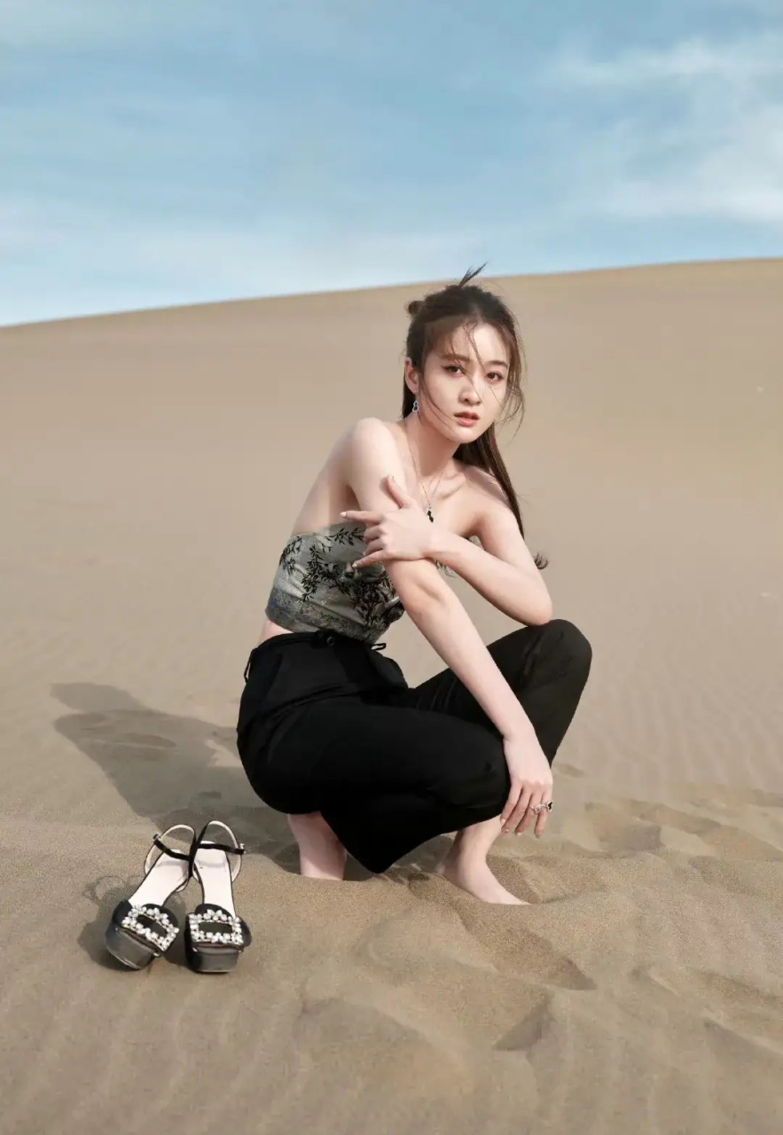 张雪迎自从胡辣汤事件口碑下降后变成糊咖了,资源也不如以前了,现在