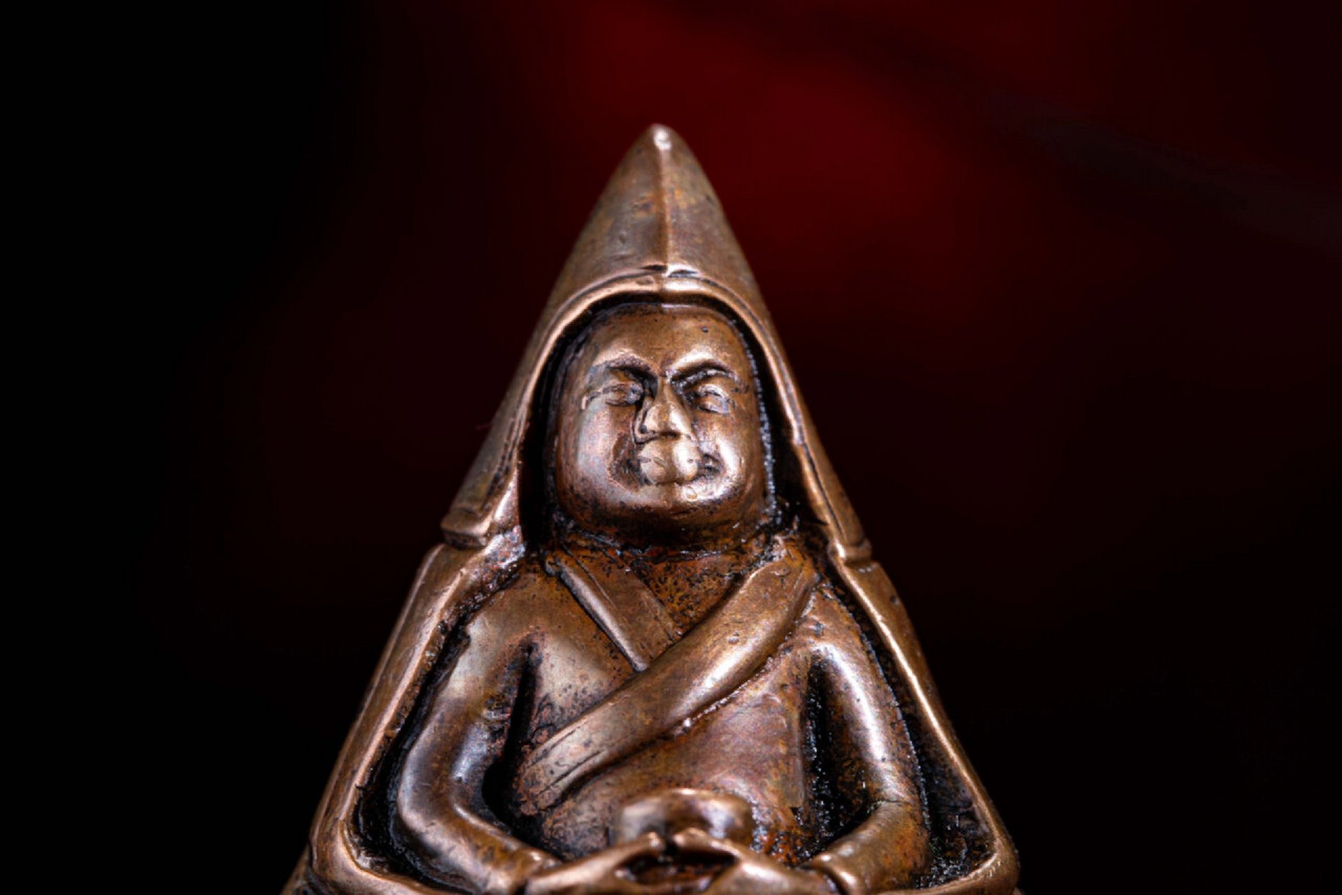 1,宽40mm 描述:一尊罕见的【大乐莲师】见解脱像,又称佐钦玛朵,在西藏