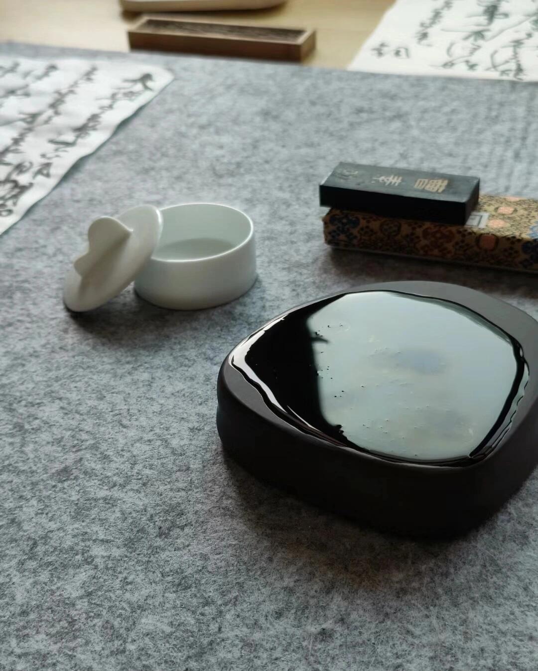 【文房四宝】——笔墨纸砚94 笔墨纸砚是中国独有的文书工具,即文房