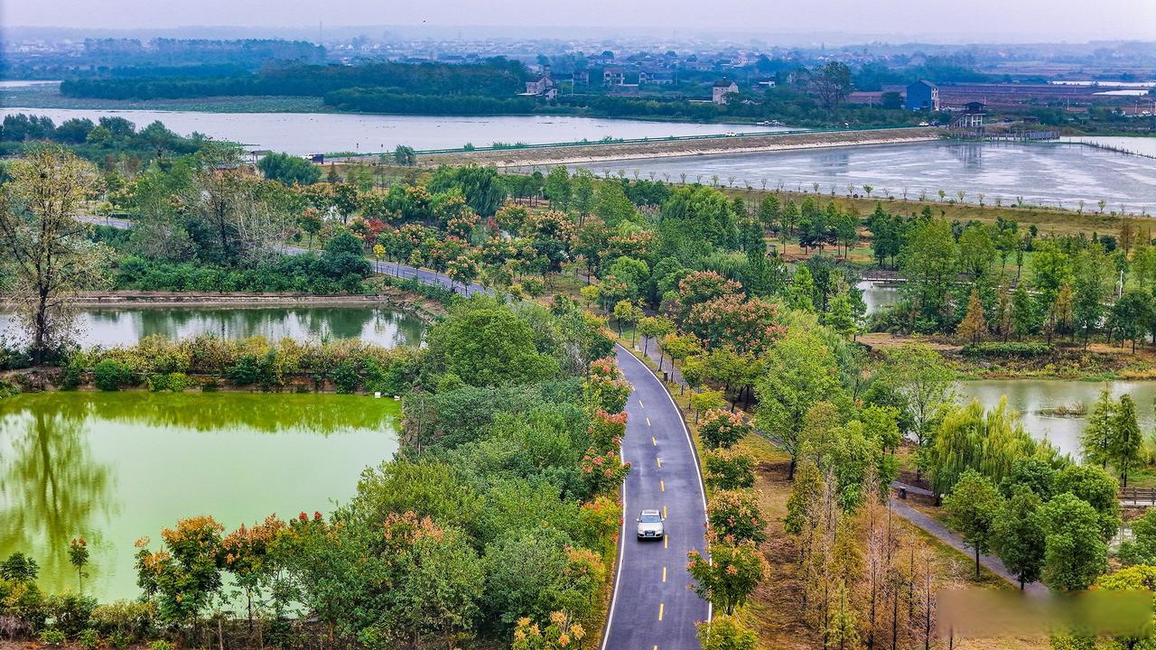 金秋时节 农村公路串起一路好风景】行驶在松滋小南海环湖旅游公路