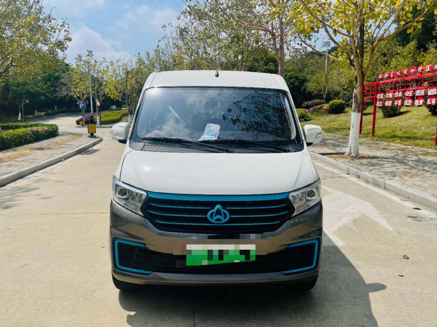 【车辆名称】长安跨越星v5(豪华版6座客运版 【上牌时间】2023年9月