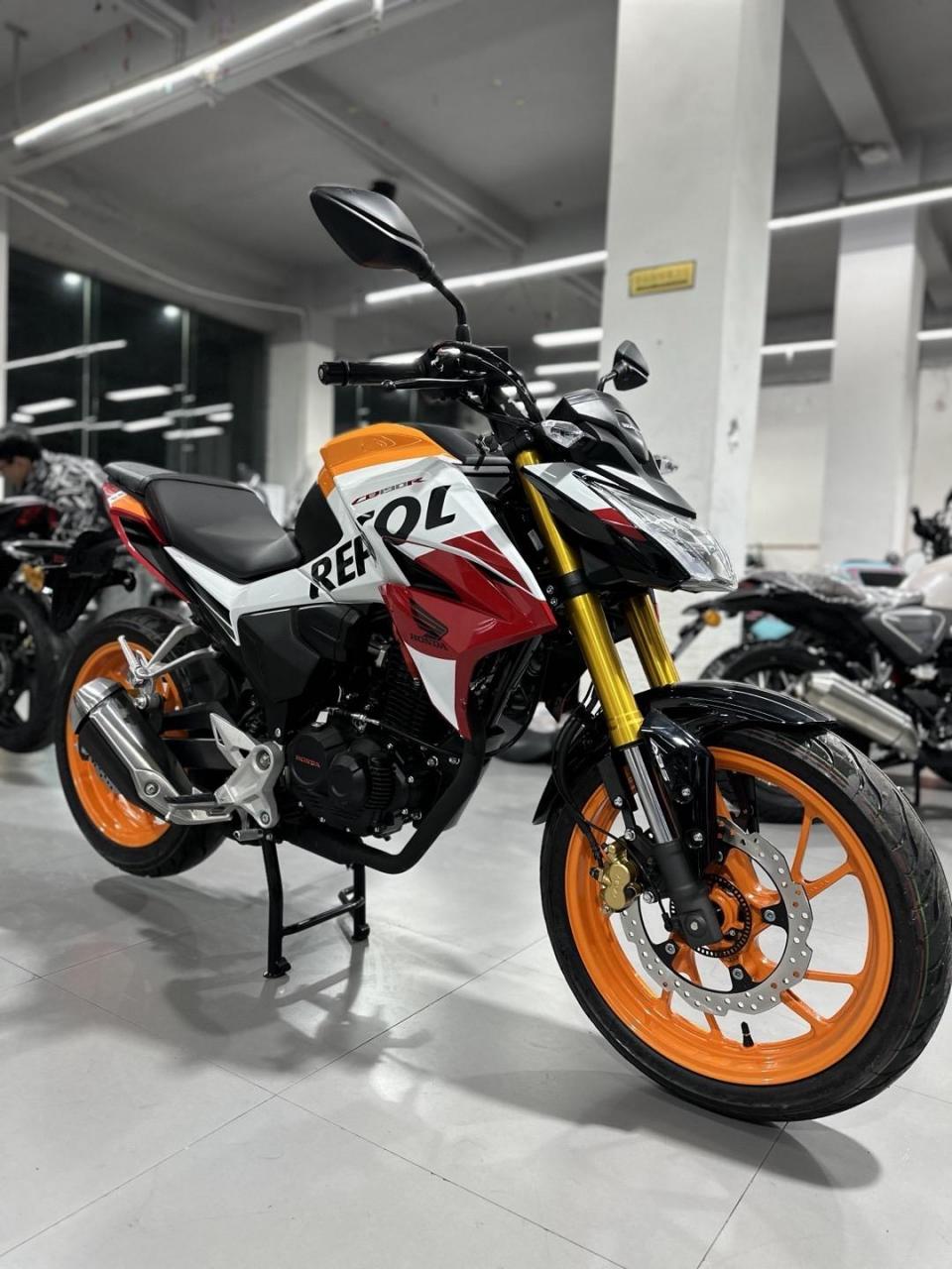 全新本田cb190rgp 版画22年12月出厂的全新车,没有超期,官方指导价