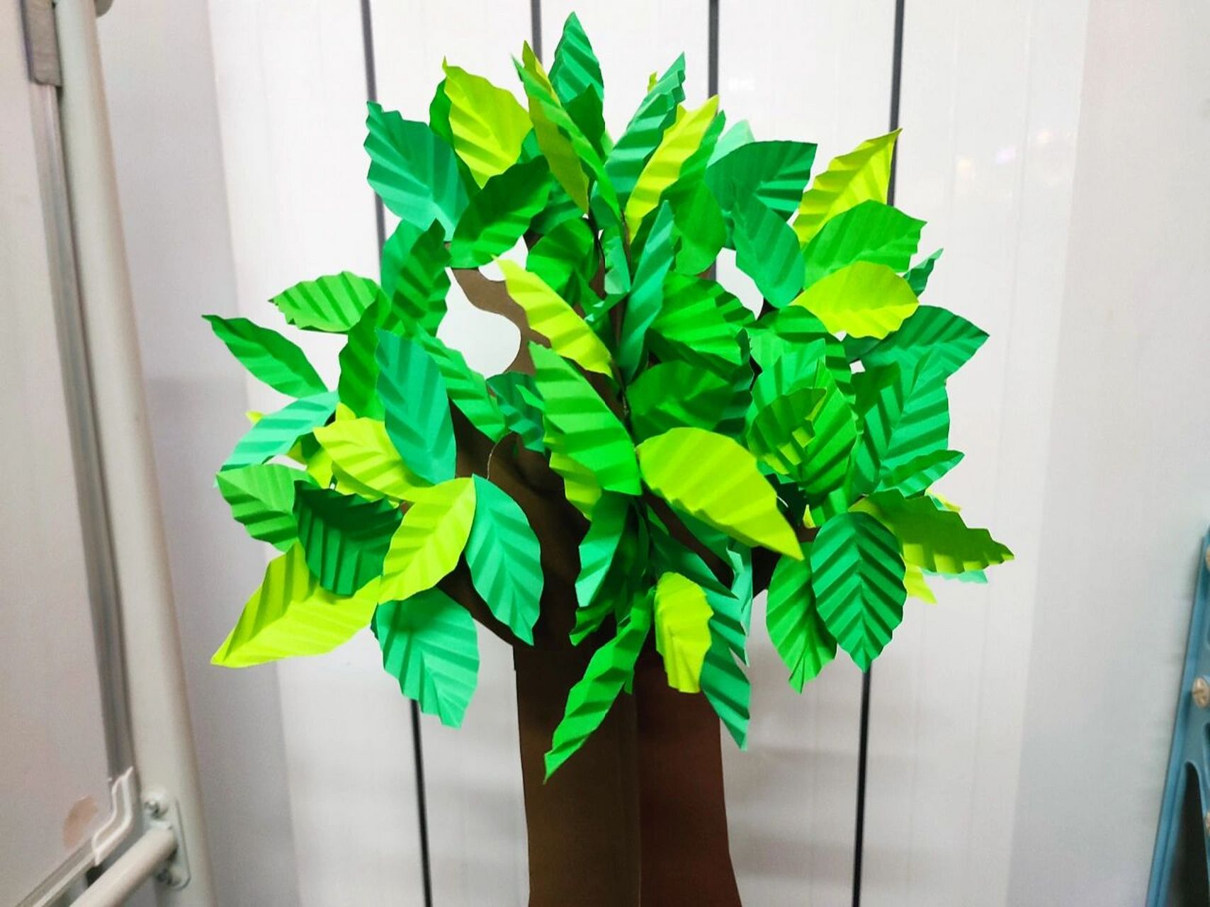 幼儿园–手工环创 心愿树 原本想让宝贝们在树上挂心愿卡片的 做出来