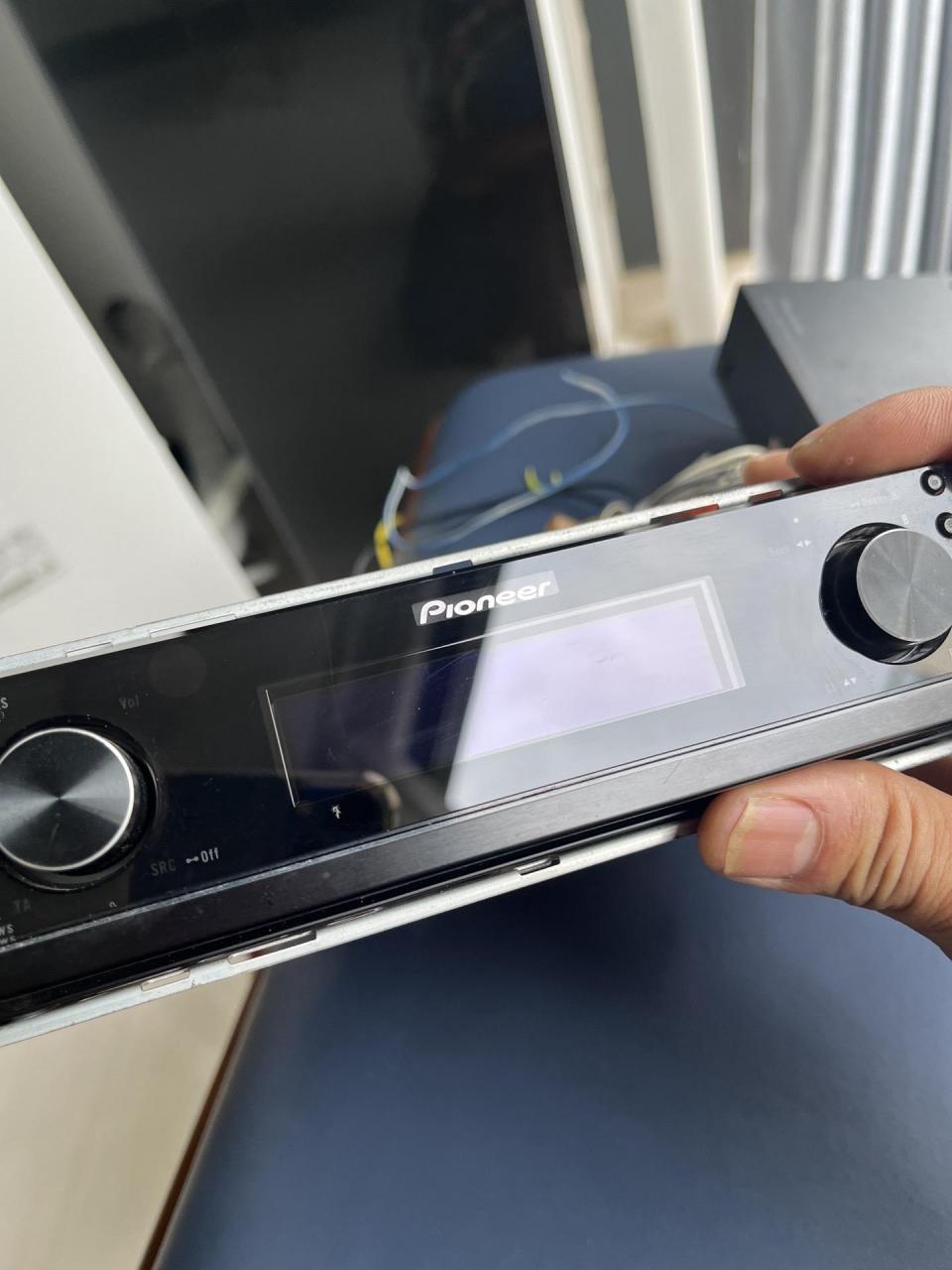 先锋p99,带小功放,无修无摸,汽车cd机,可播放u盘