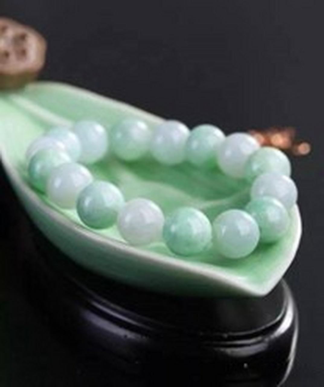 逢凶化吉的玉佩——刘伯温"莲叶托桃"  不知道各位读者朋友们喜不喜欢