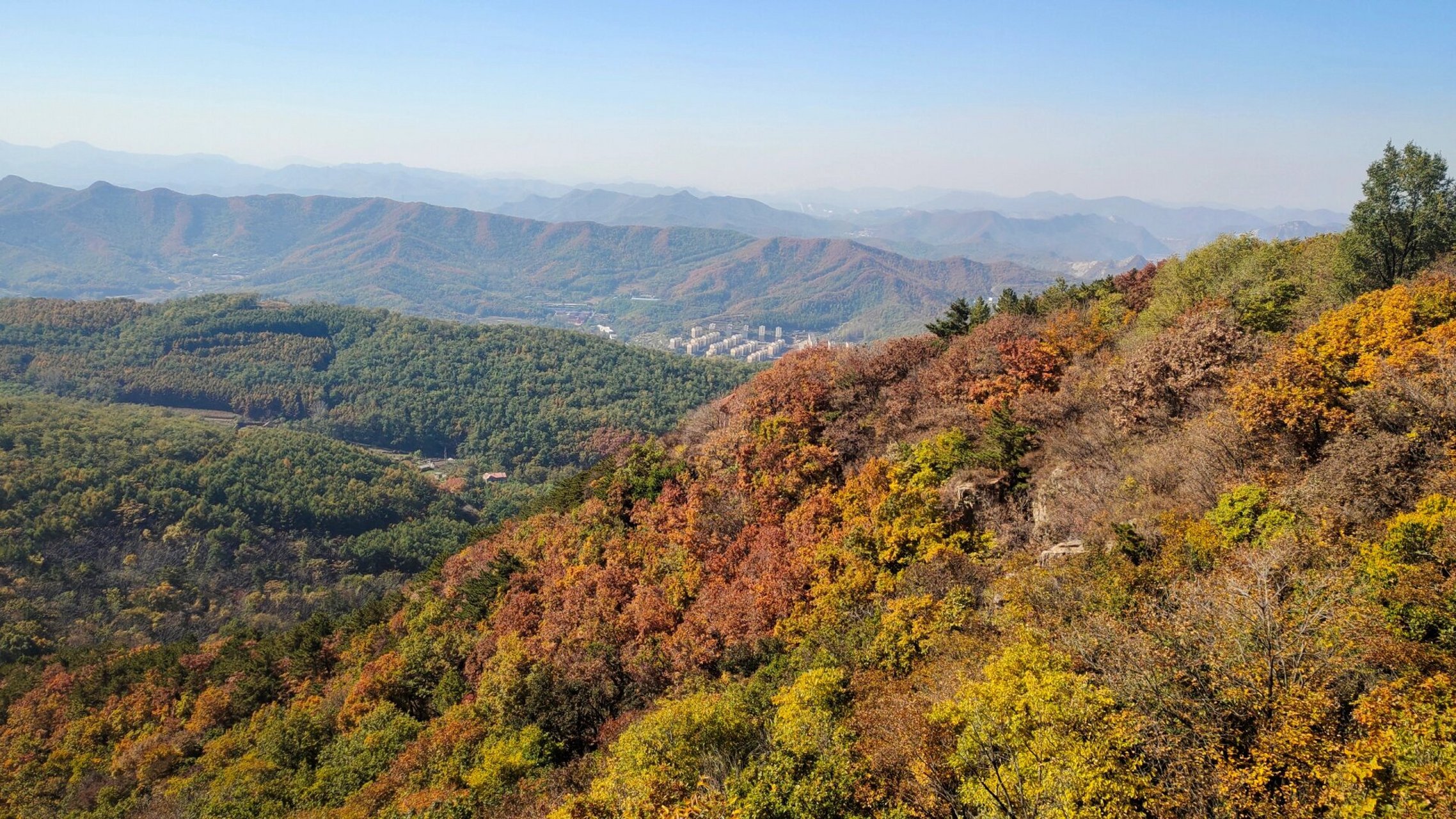 本溪平顶山,可以俯瞰整座城市的地方 原计划去关门山,由于人太多了,就