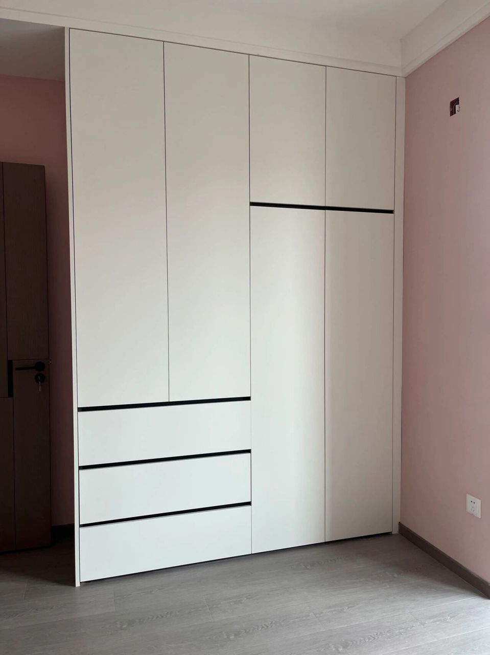 分段式衣柜设计,免拉手,无拉直器 图片为福星华府峯境 实景图,莫干山