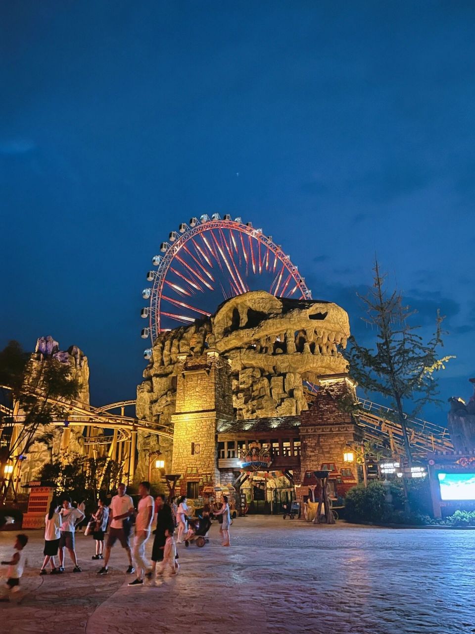 周末遛娃|都江堰融创水世界 奥特曼首展 酷夏炎热,水世界是小朋友必