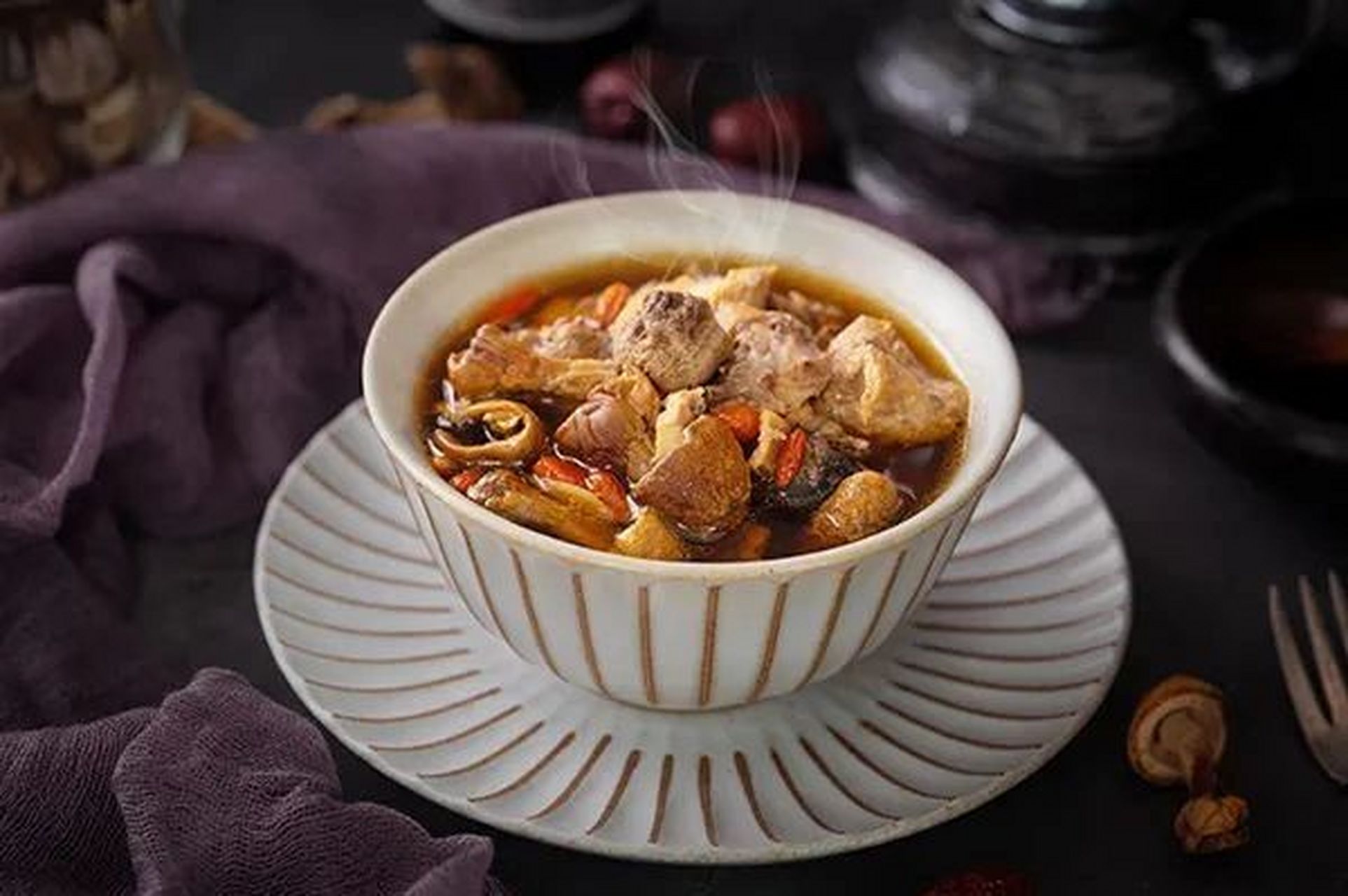 虫草配什么煲汤最好,冬虫夏草营养汤的做法 92虫草的食用价值非常高