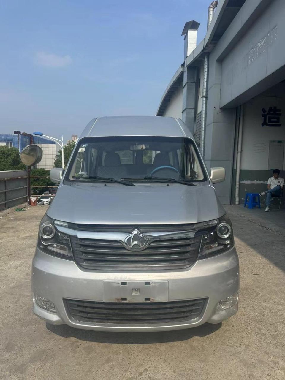 空间超大的汽油大面包,2017年3月长安睿行m90,加高加长后门双开,内长