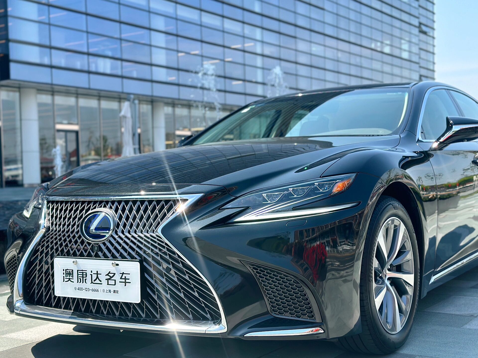 2020款雷克萨斯ls600hl图片