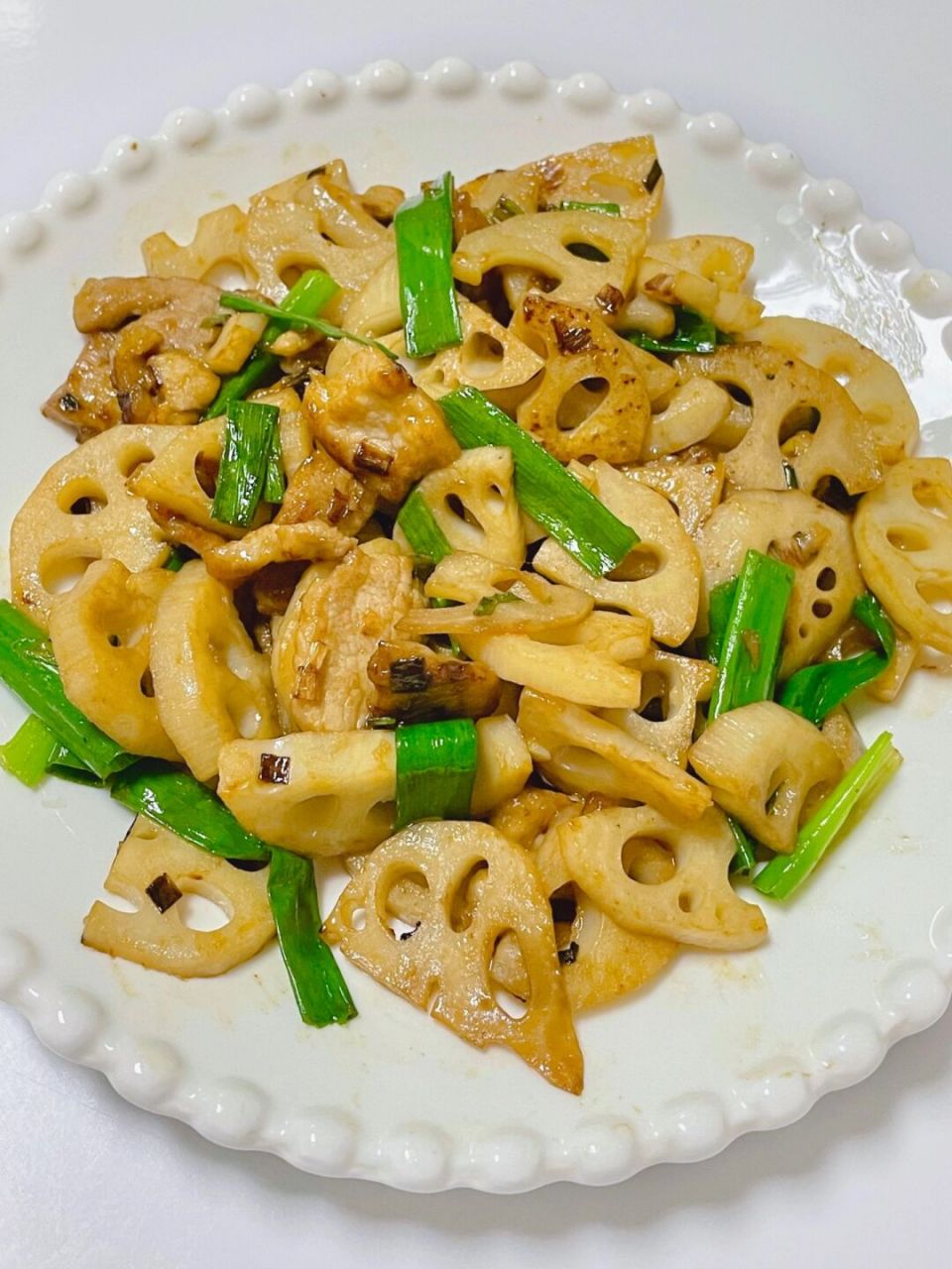 02食材: 猪肉,莲藕,葱末,葱段 	 93做法: 11566莲藕削皮