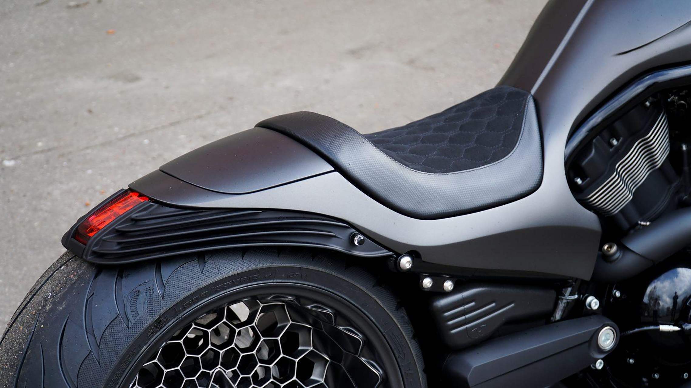 哈雷戴维森 #机车 #定制改装 #女骑 #成都 哈雷夜路德改装分享前 211