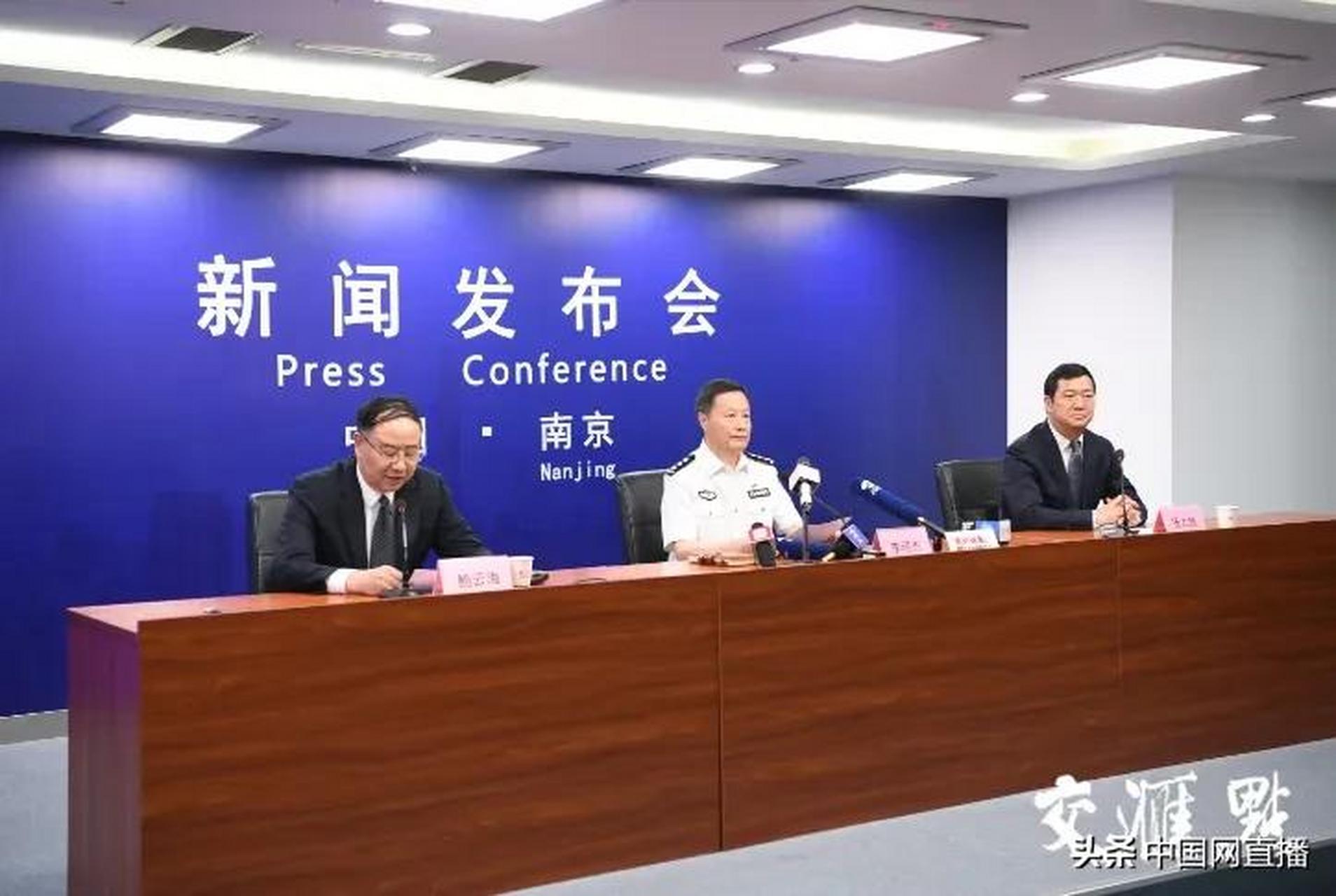 xxx网站禁引发全网关注，网友热议纷纷表态，相关部门迅速介入调查，事件后续发展备受期待。