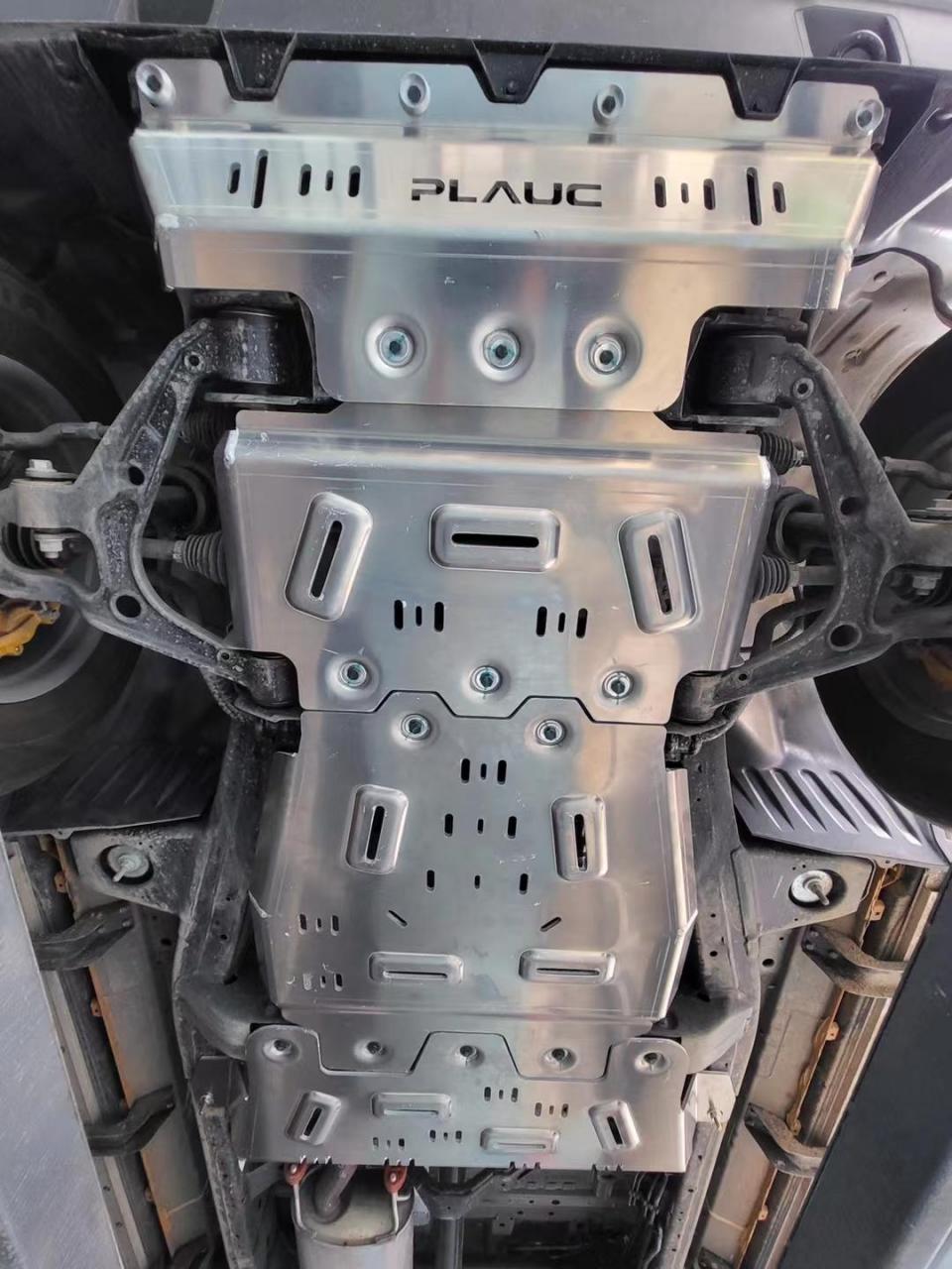 新款bj40四代铝镁合金底盘护板上市.