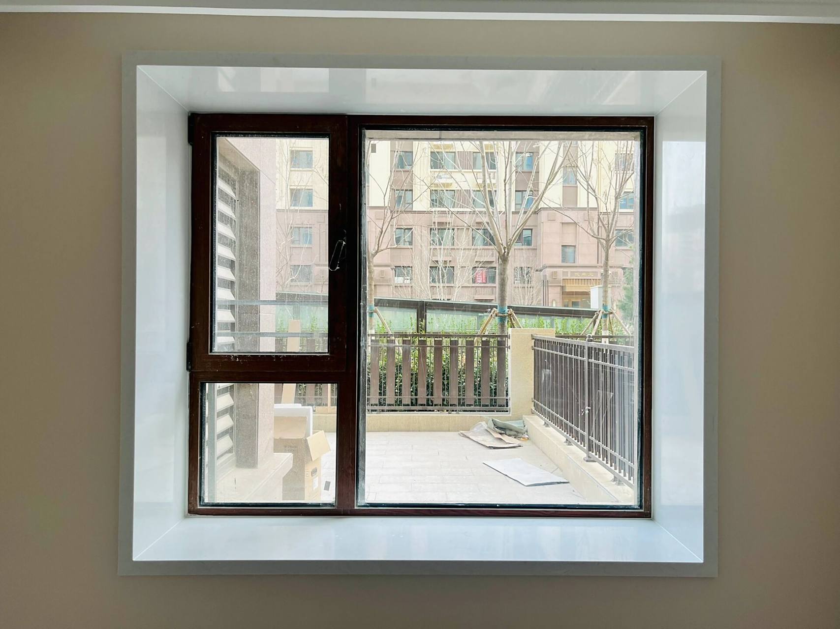 极简风格超爱的大理石窗台包口 四四方方,平平整整,干干净净.