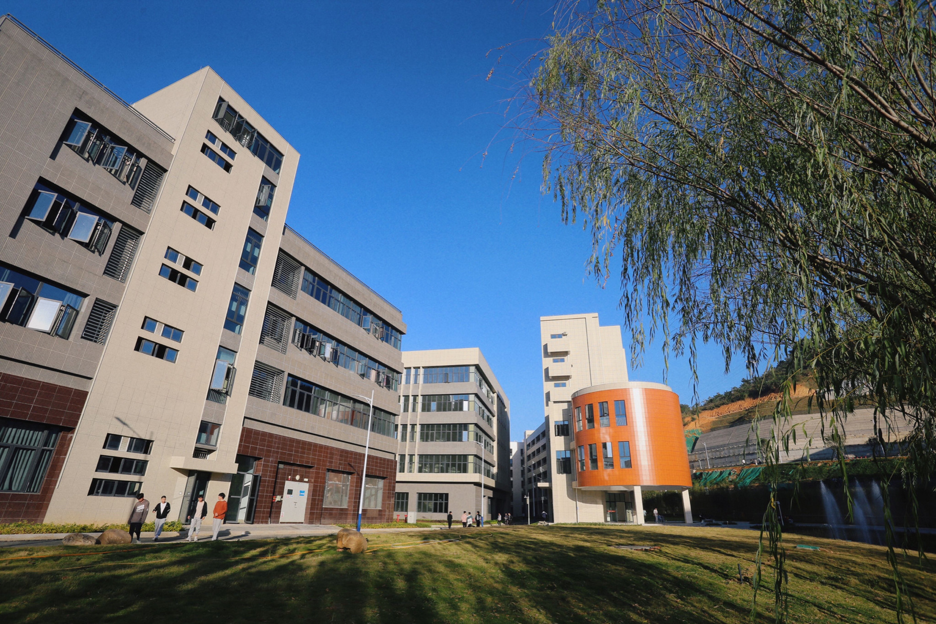 龙岩技师学院第二校区 天青色,天蔚蓝.