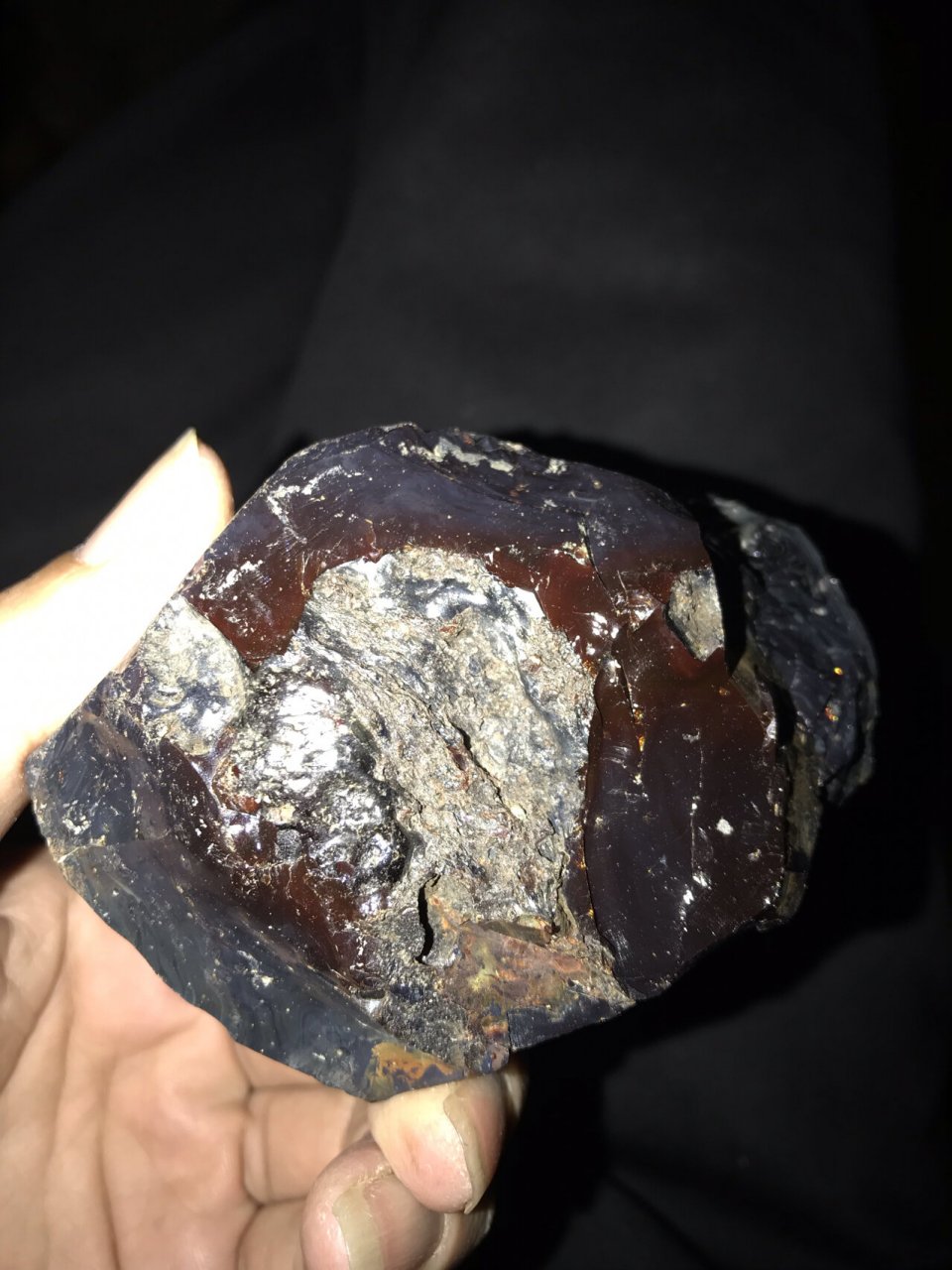 玻璃陨石?玻璃炉渣?