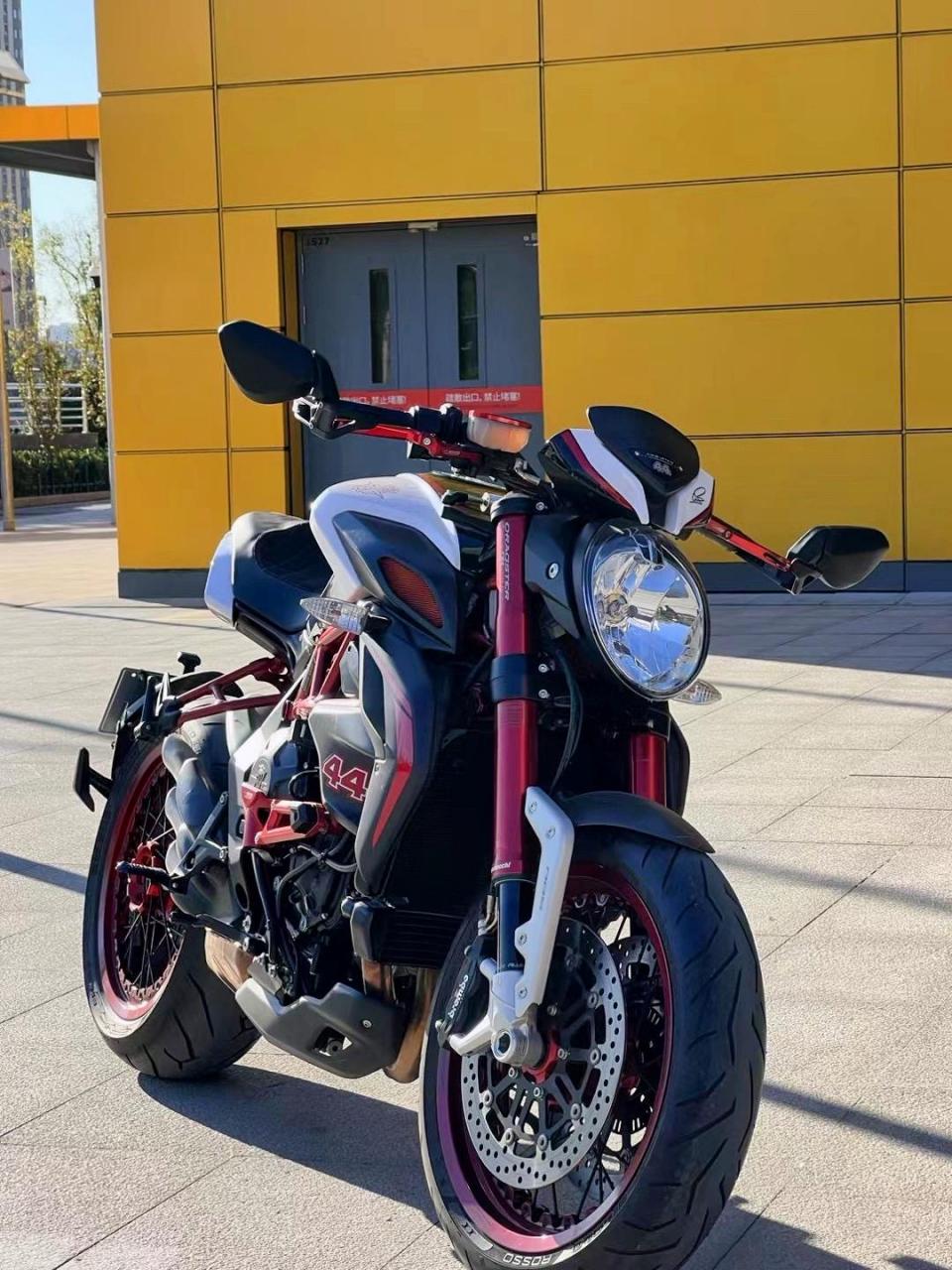 2018年奥古斯塔d800rr lh44 汉密尔顿联名dragster800rr系列天花板