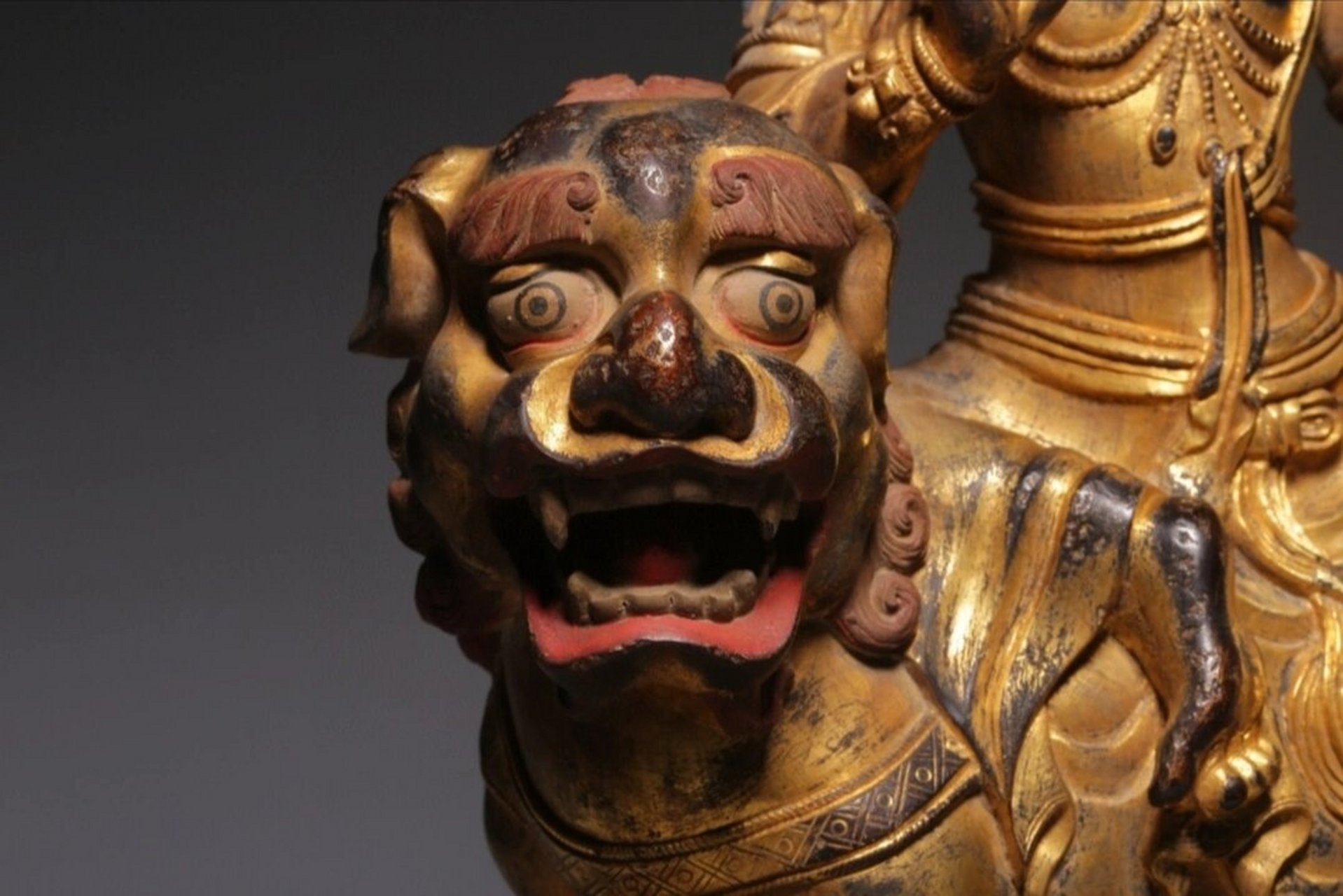 骑狮子观音像05 清 铜鎏金完美开脸观音佛造像 开门清代老佛像,皮壳