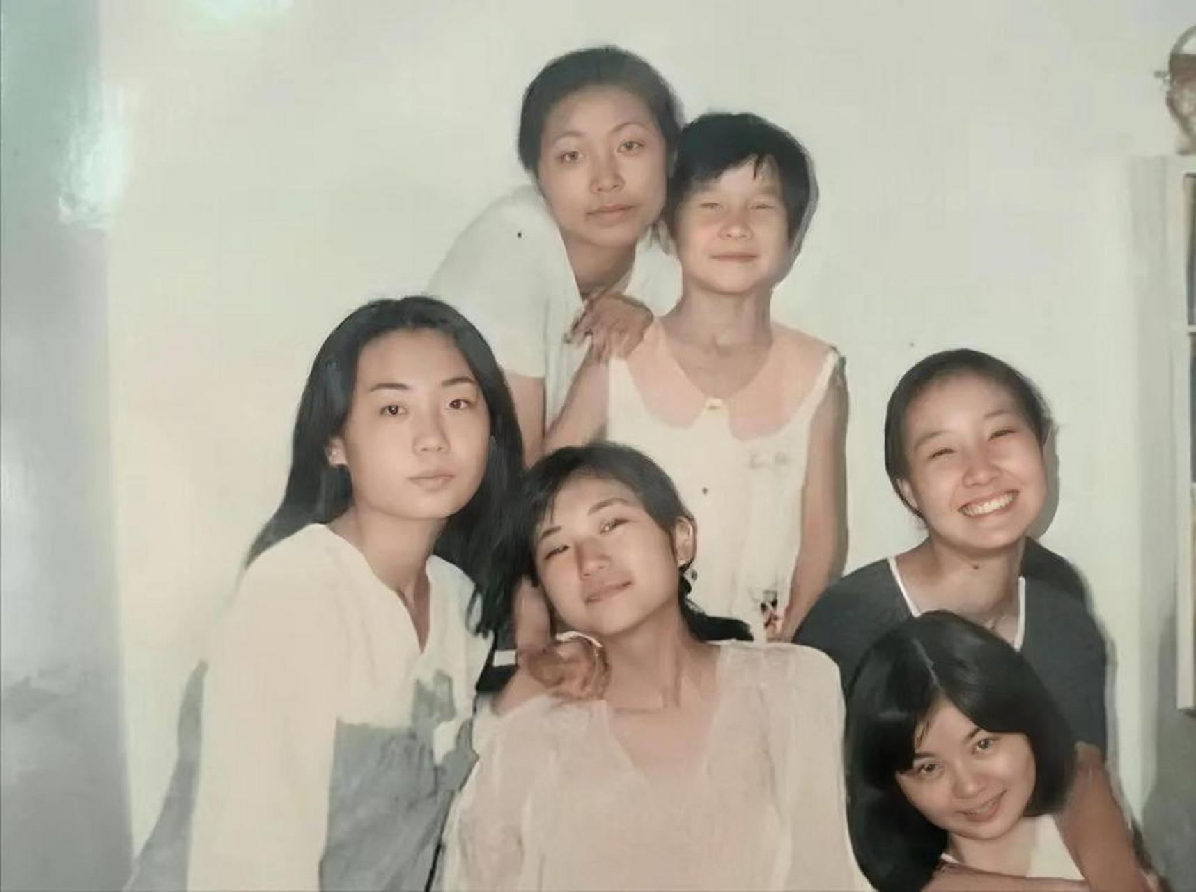 "1995年,深圳"六魔女"被缉拿归案,利用美貌色诱害17名司机,手段极其