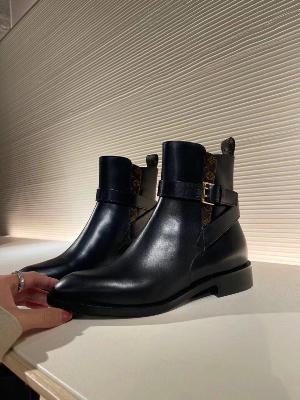 lv 秋冬靴子推荐