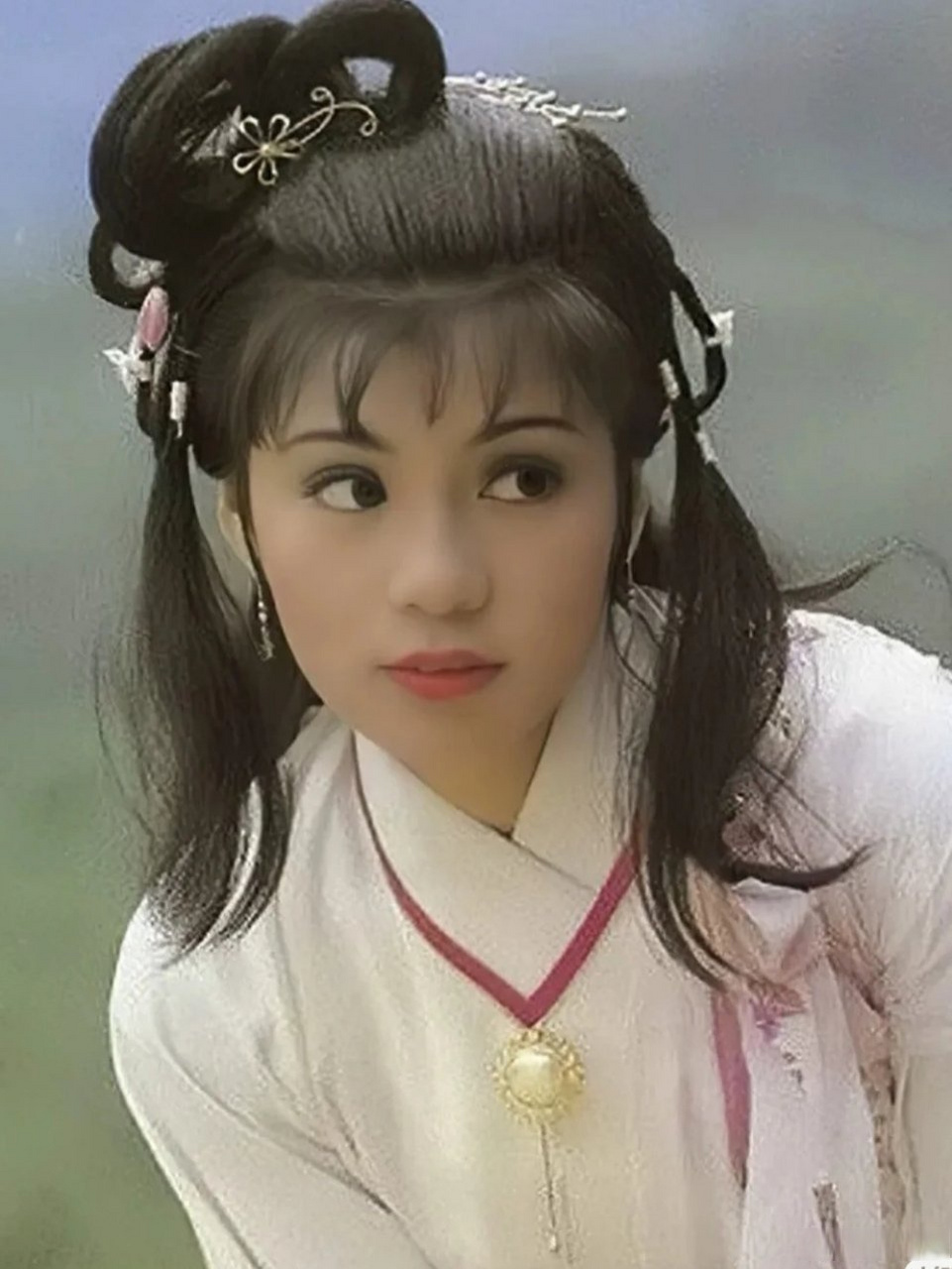 黄蓉是金庸小说《射雕英雄传》的女主角,而关于她的故事也贯穿射雕