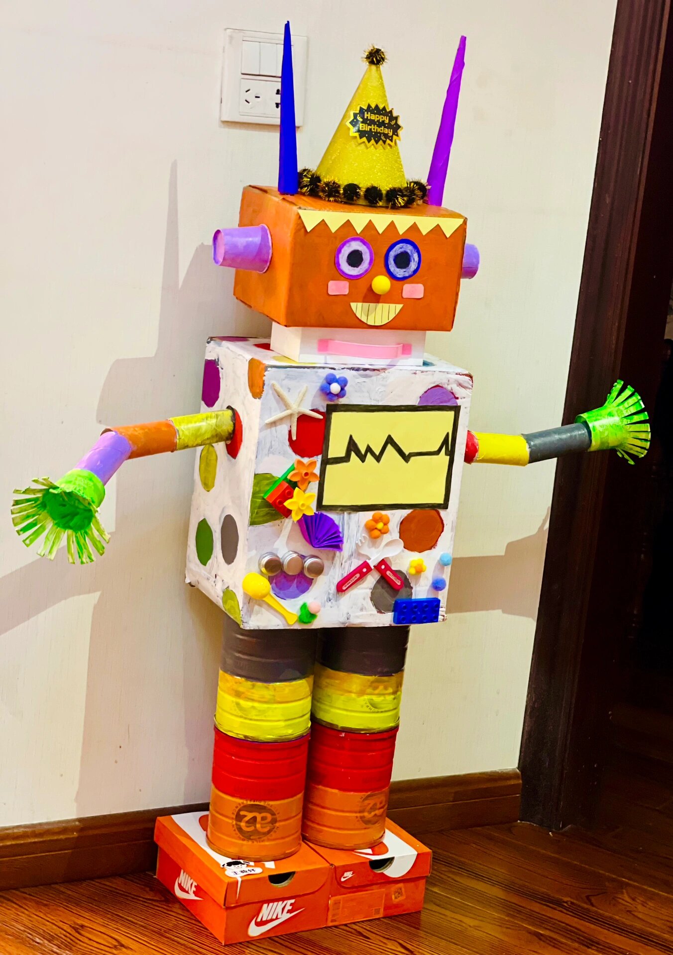 幼儿园废物利用手工机器人