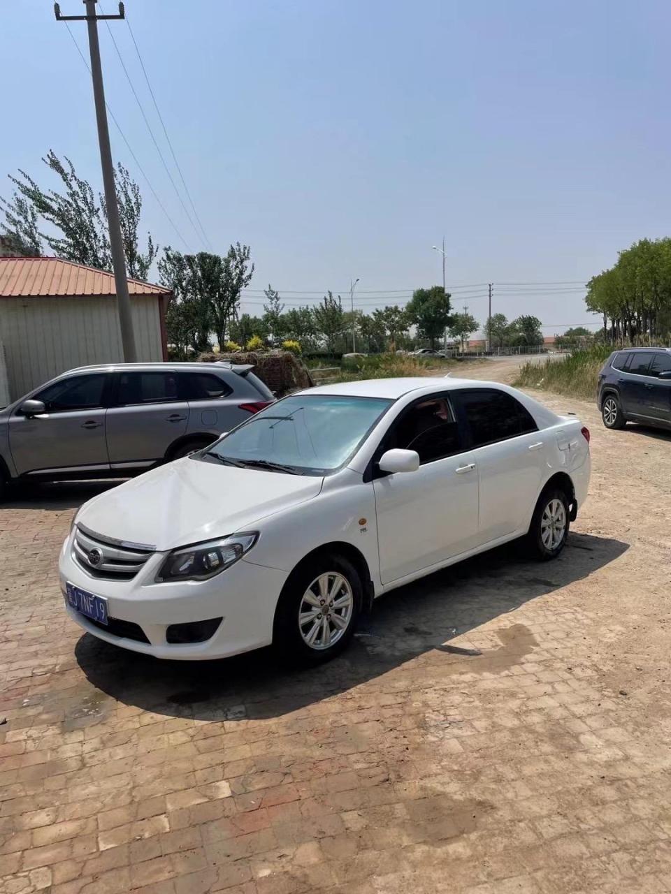 6800   新到2013年比亚迪l3,无钥匙进入,一键启动,空调冻人不遭不锈