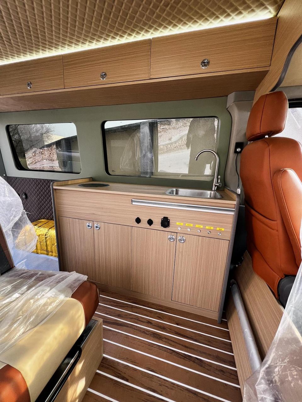 长春同城 现场实拍 长春床车改装  大通v80 超实用改装 可生活