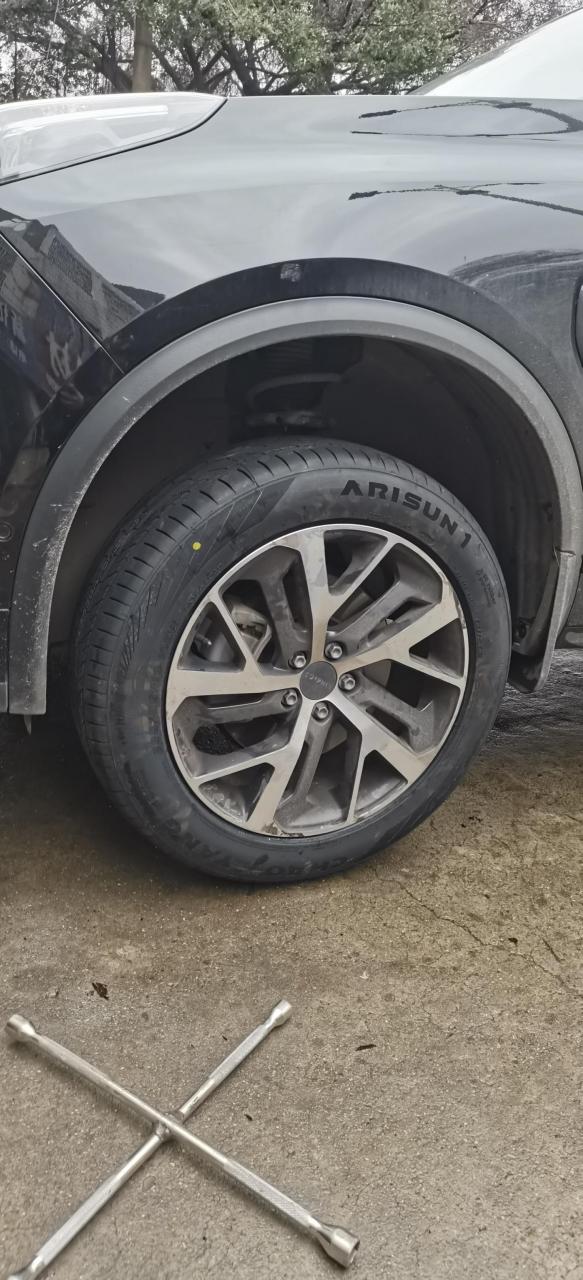 领克01更换朝阳1号235/55r19.