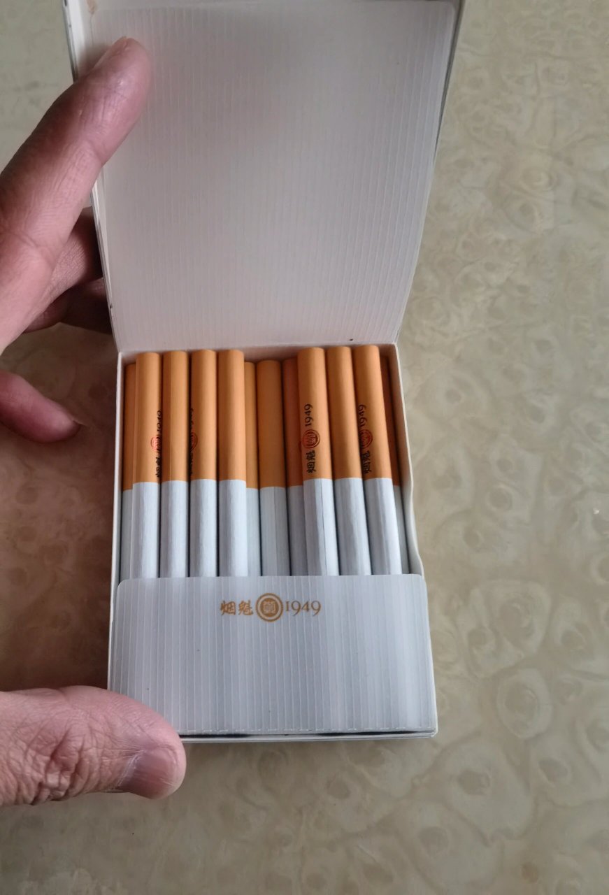 恒大牌,烟魁 有抽过的没,对于没烟瘾的人相当友好[大笑]