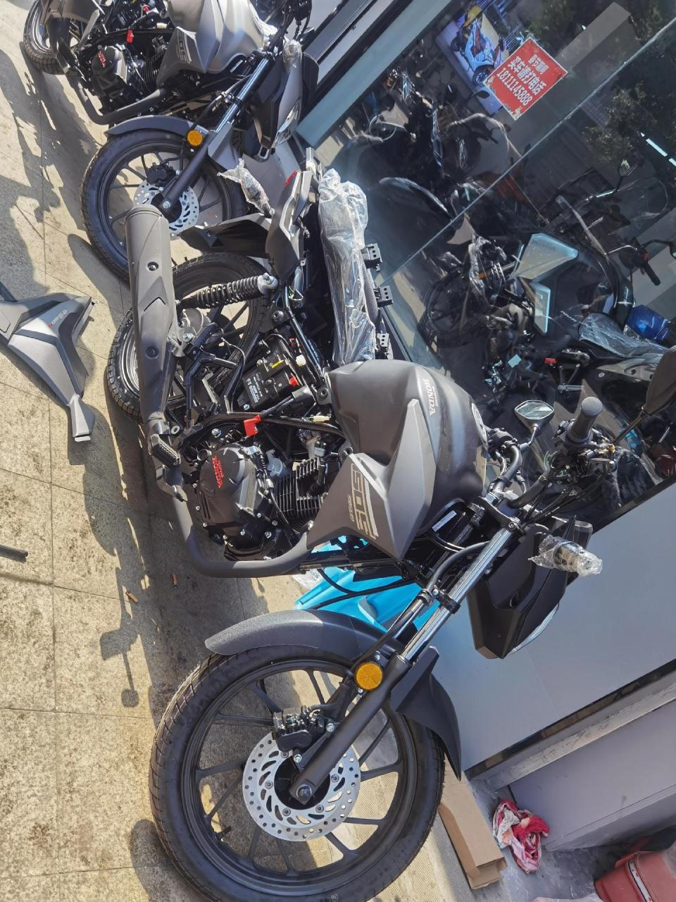 五羊本田三箭齐发  雄帅150  帅影150  朋友们在新的一年里幸福美满