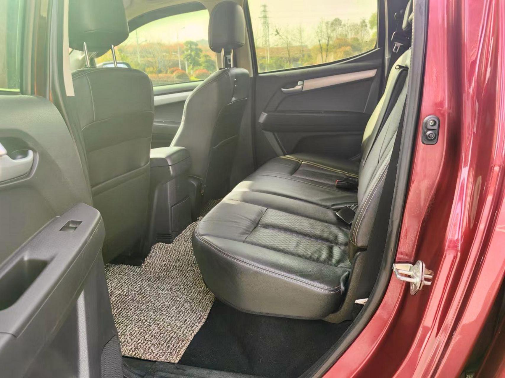 五十铃dmax柴油四驱自动挡.