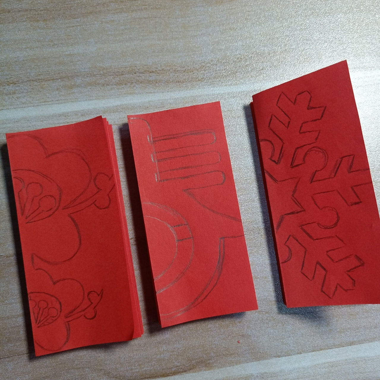 美术:剪纸～二方连续纹样 最近对红色真的是上瘾一样地喜欢,越来越