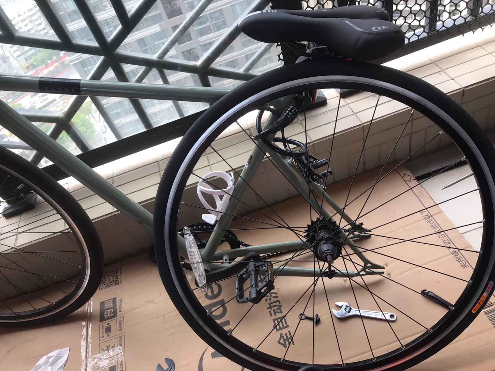 迪卡侬speed500自行车爆胎自己动手换胎 终于回开平把自行车拿回来了