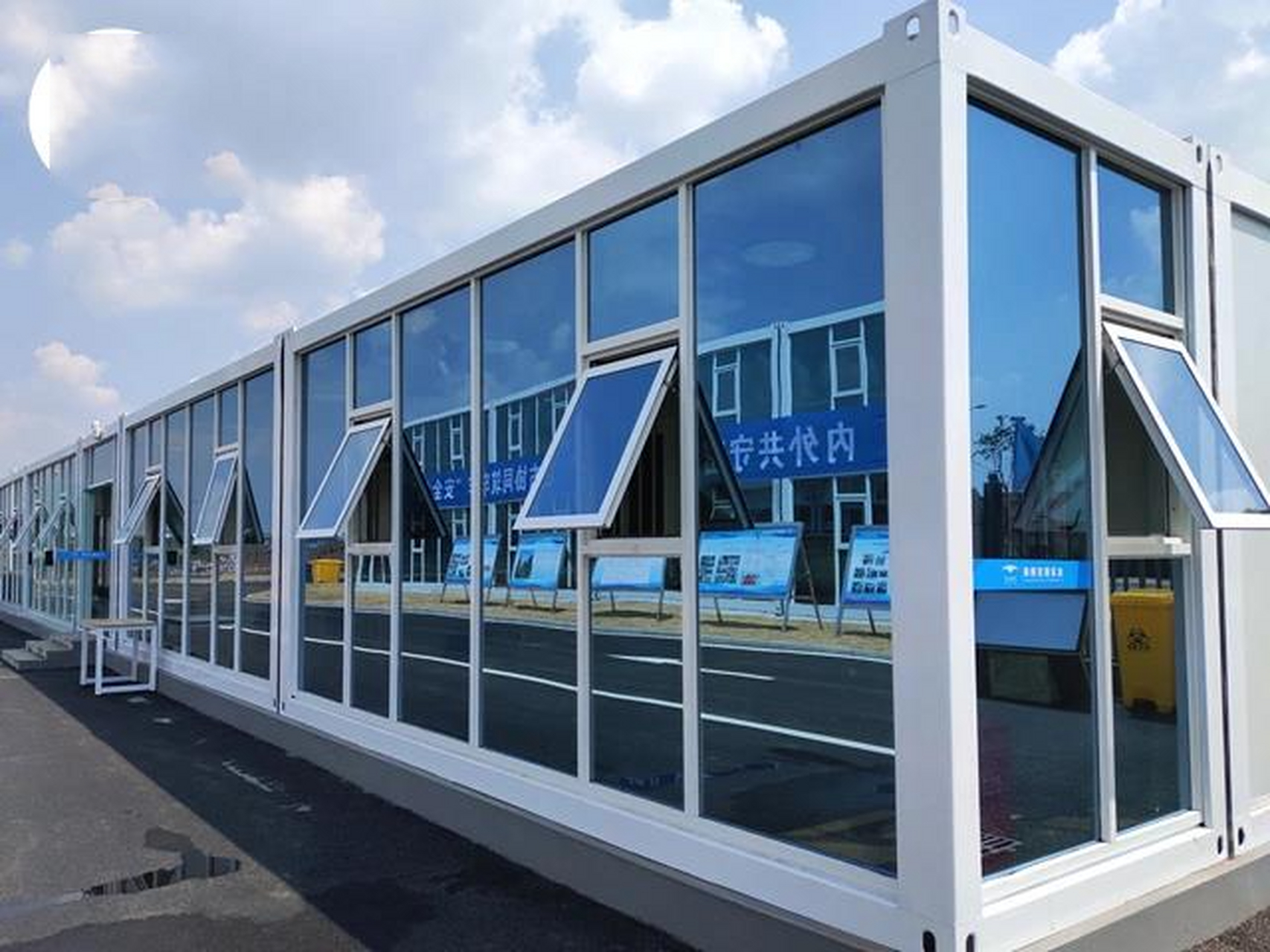 集装箱活动房就是大家熟悉的集装箱房房屋,集装箱房住房,经常会在
