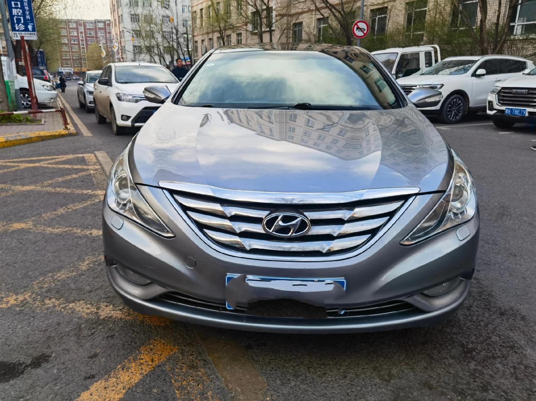 2011年索八豪华版顶配,排量2.0,自动挡,座椅通风前后排加热,一键启动