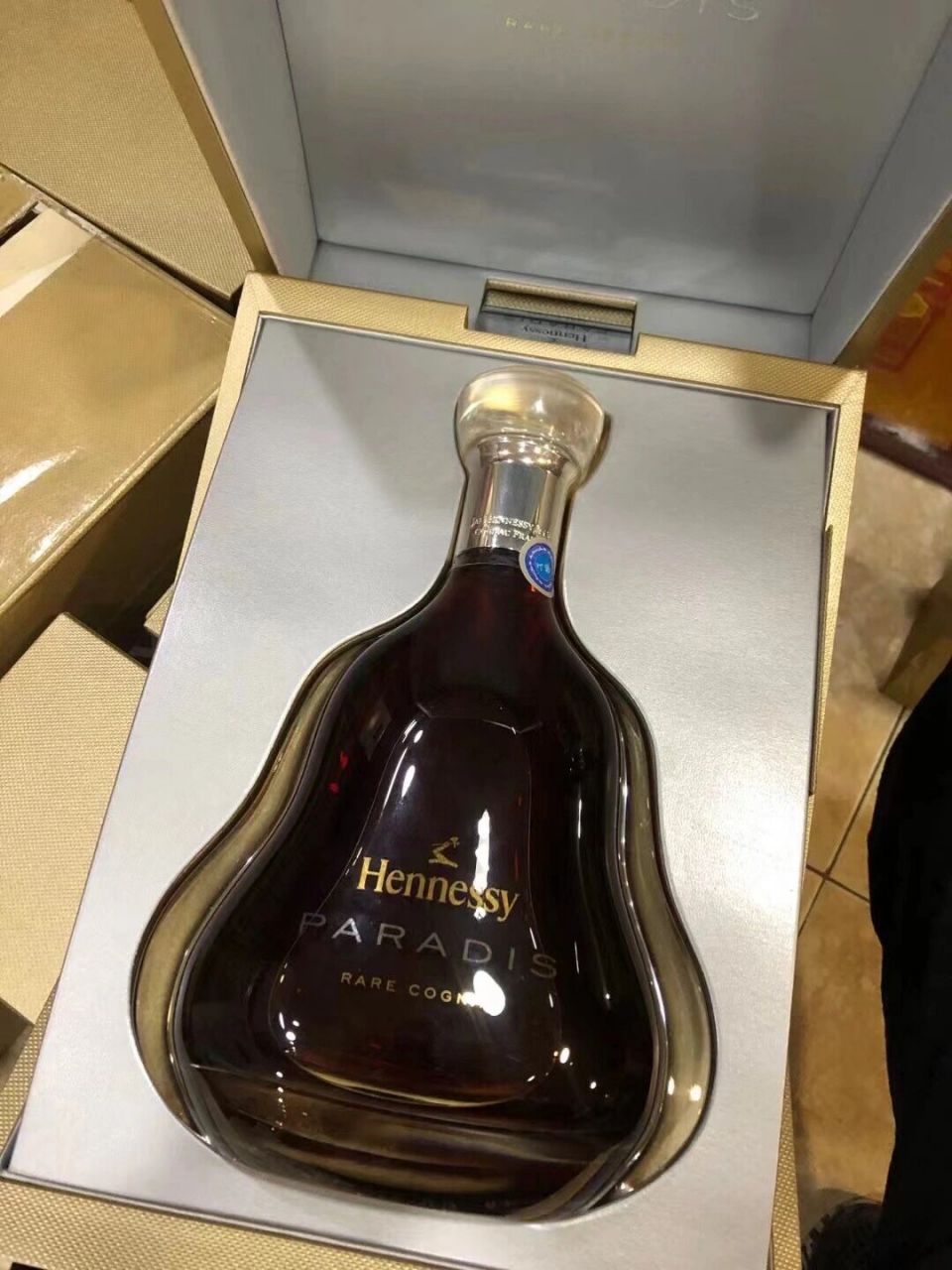 1.4斤杯莫停 油费涨了就喝酒吧,因为喝酒不开车. 疫情隔空干杯