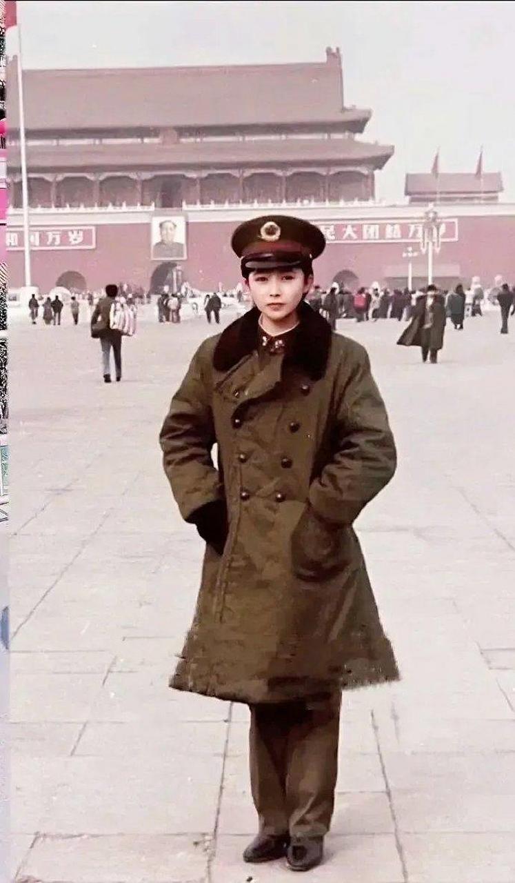 最美女兵高小辉,1987年11月入伍,在河北承德24军服役.